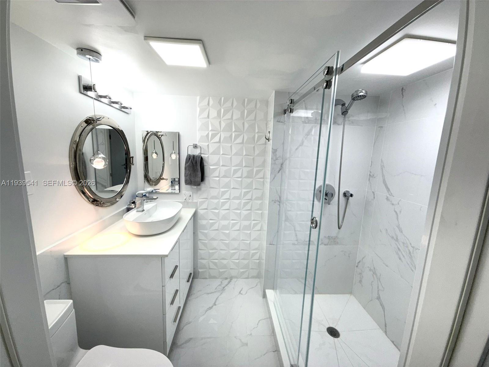 SUMMIT CONDO - Residential