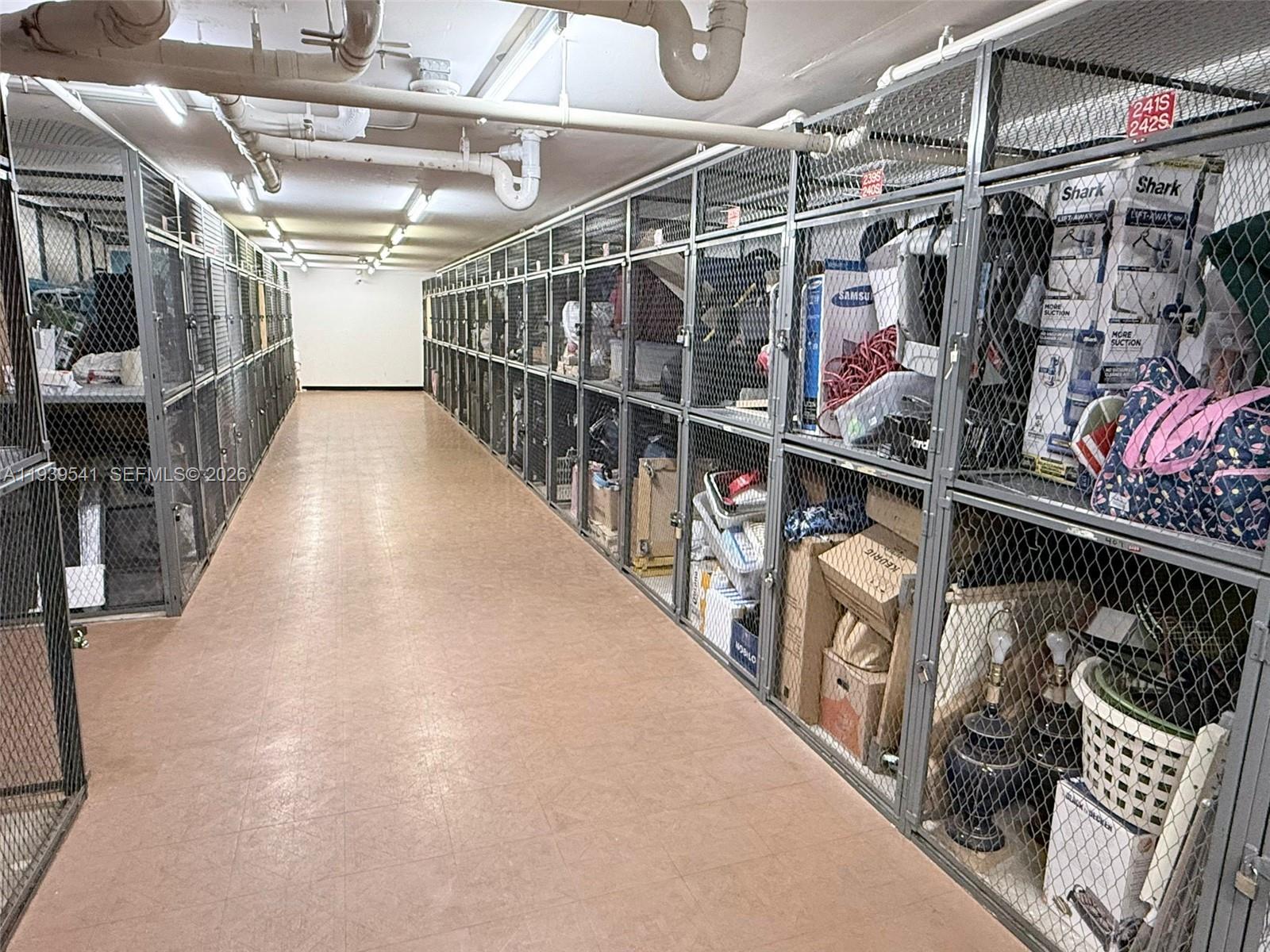 SUMMIT CONDO - Residential