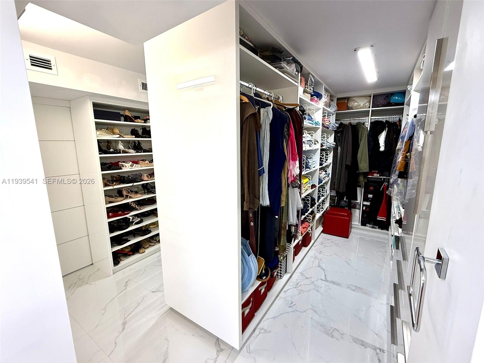 SUMMIT CONDO - Residential