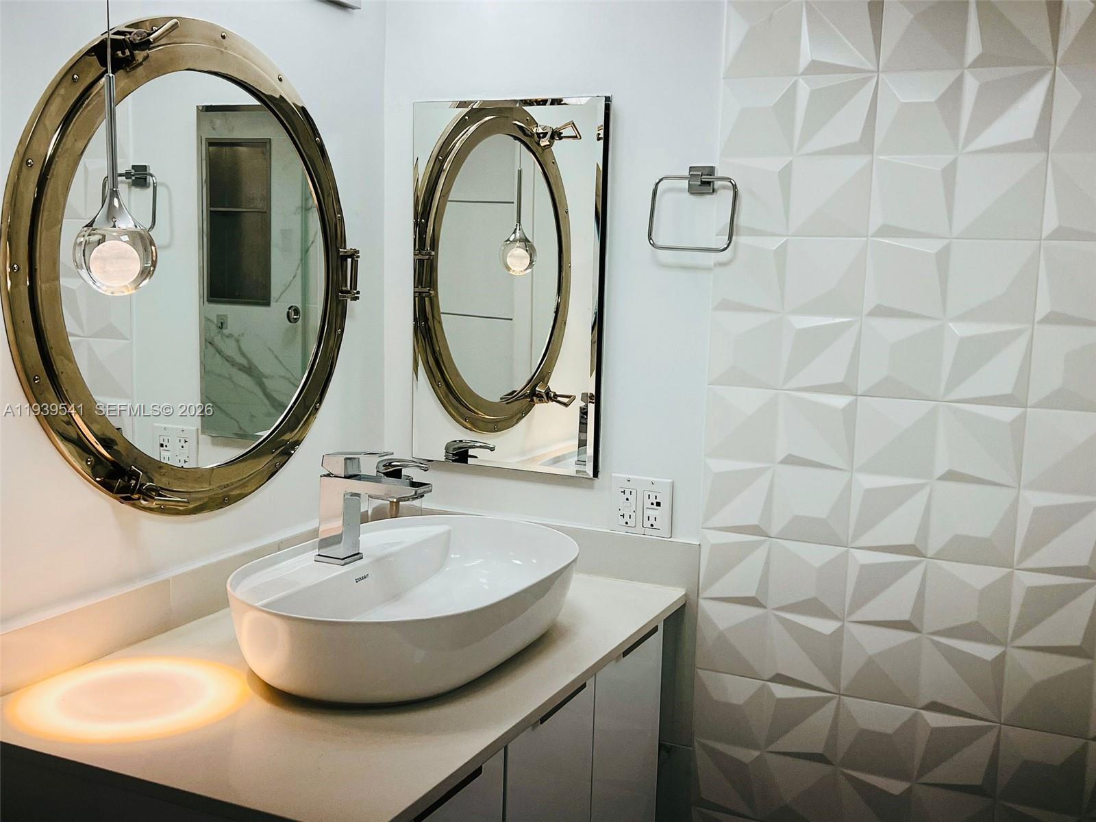 SUMMIT CONDO - Residential