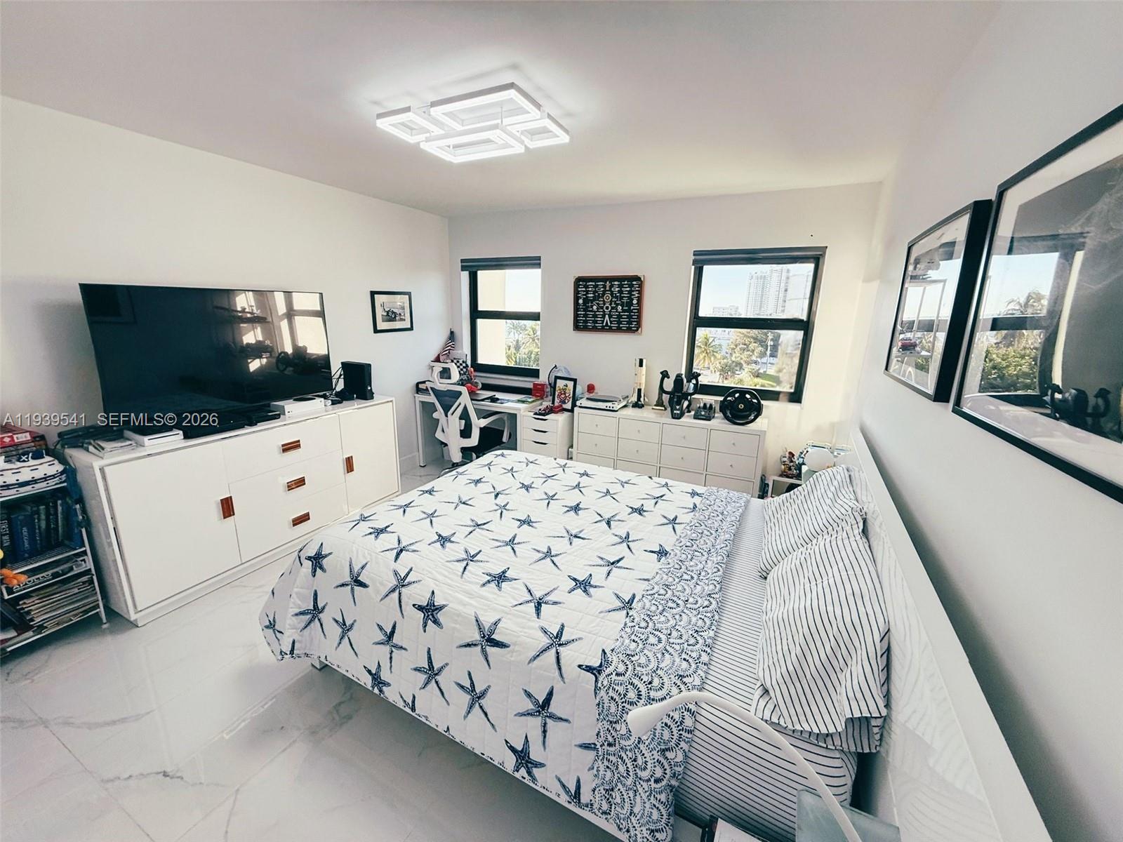 SUMMIT CONDO - Residential