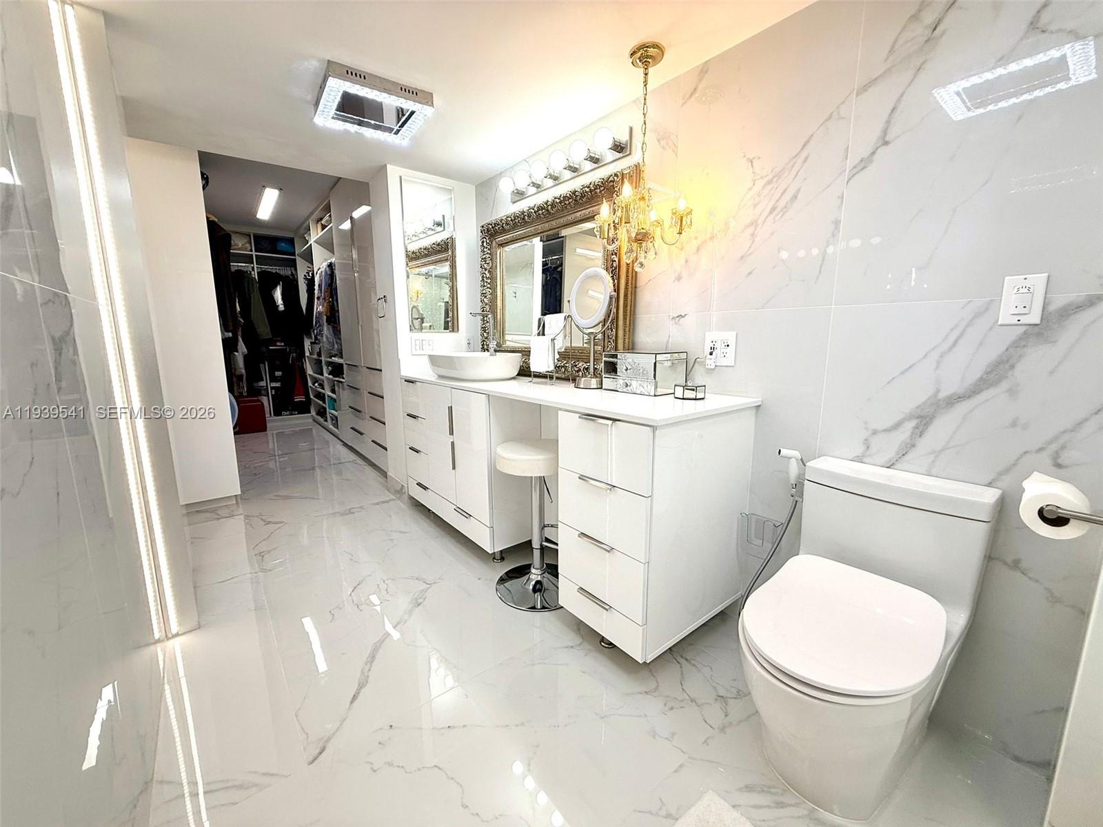 SUMMIT CONDO - Residential