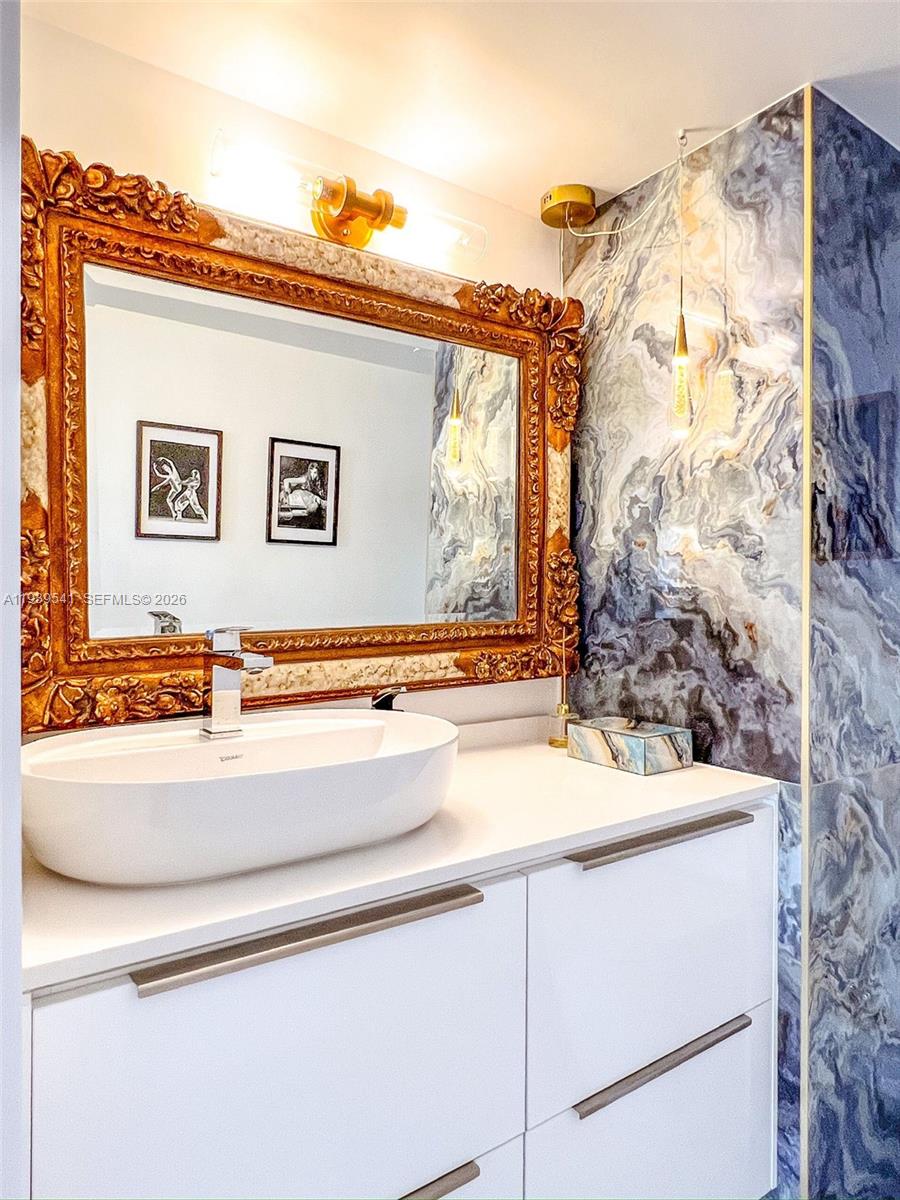 SUMMIT CONDO - Residential