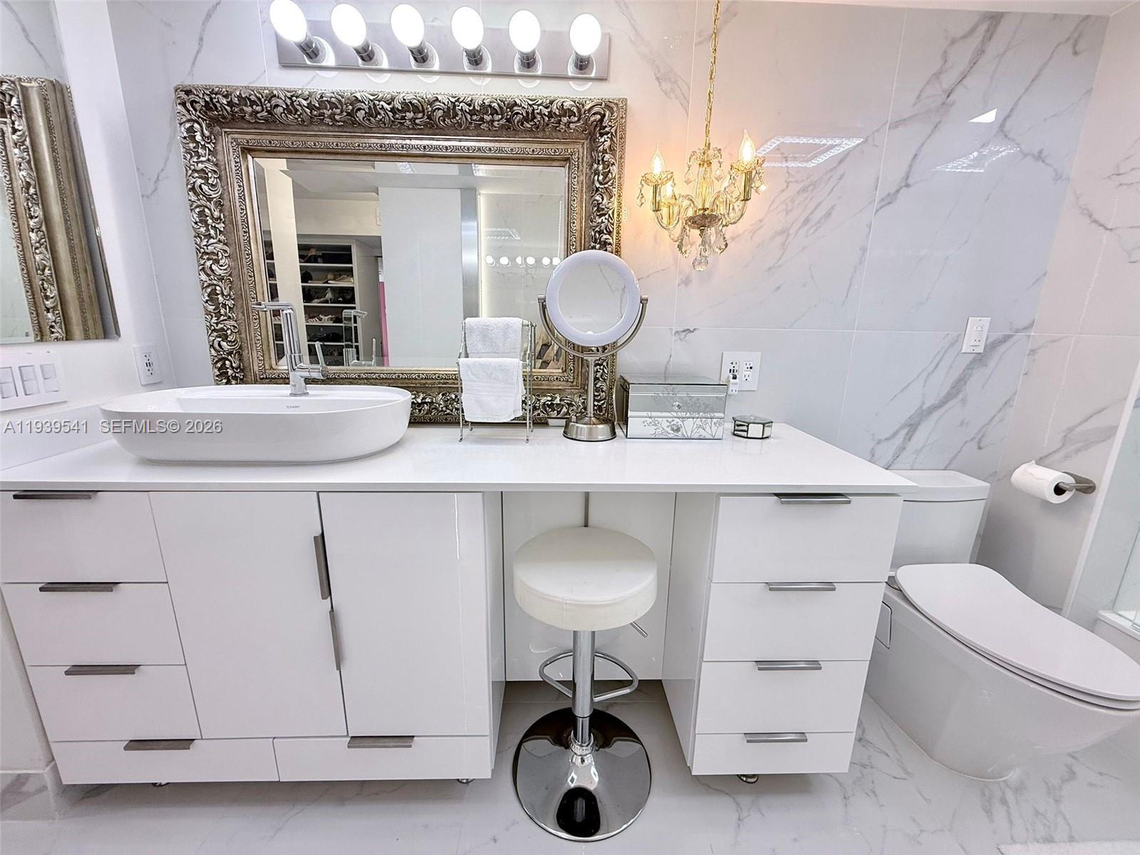 SUMMIT CONDO - Residential