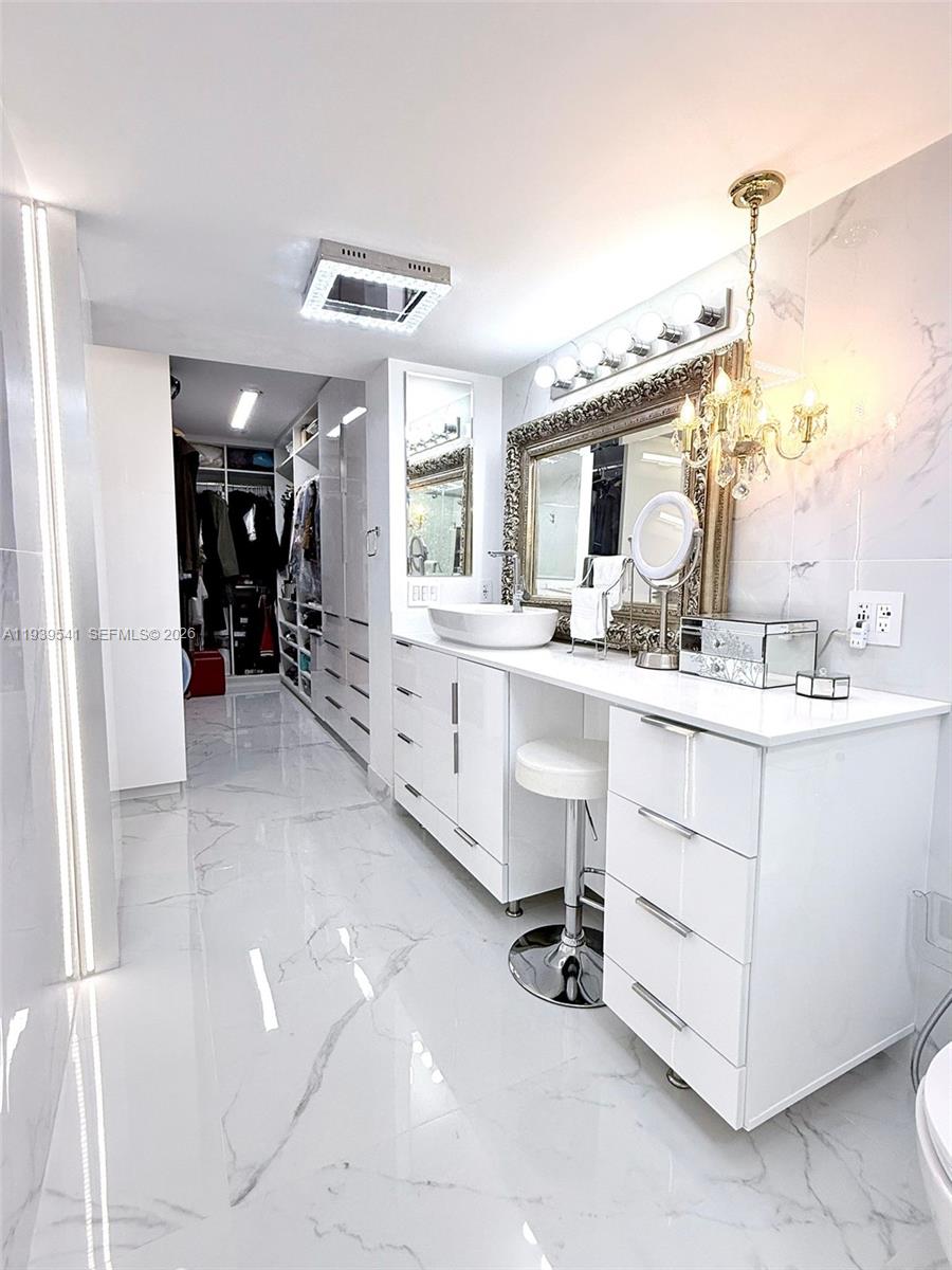 SUMMIT CONDO - Residential