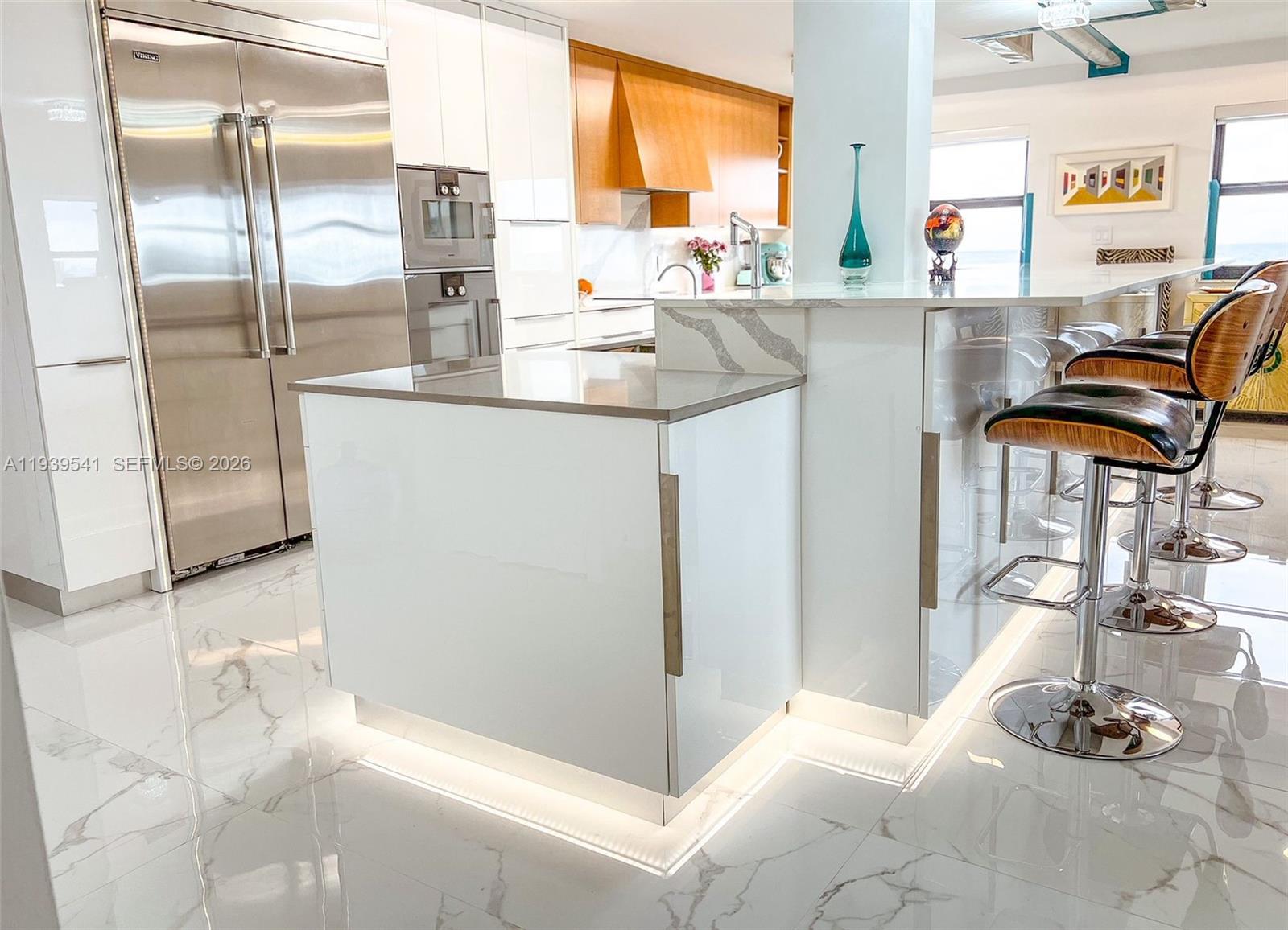 SUMMIT CONDO - Residential