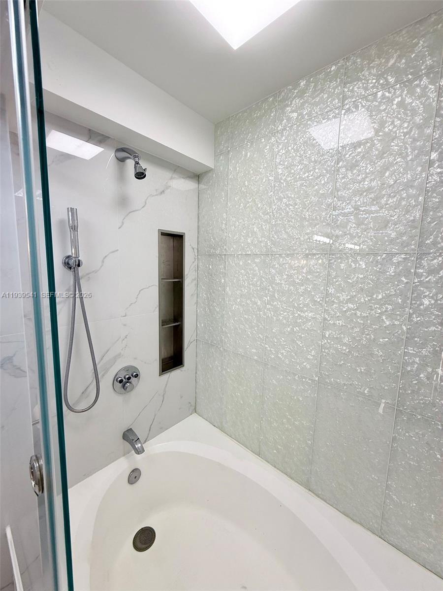 SUMMIT CONDO - Residential