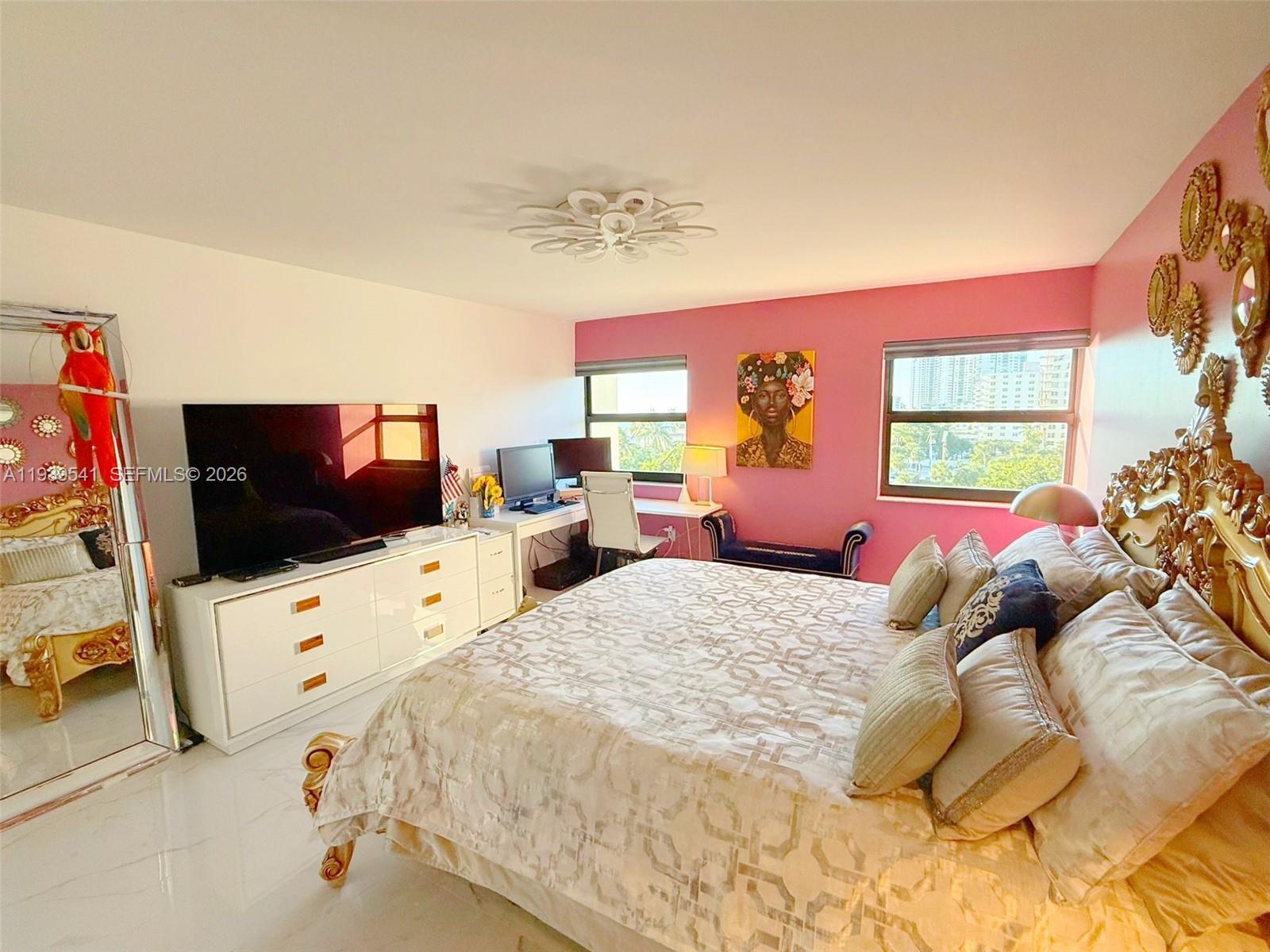 SUMMIT CONDO - Residential