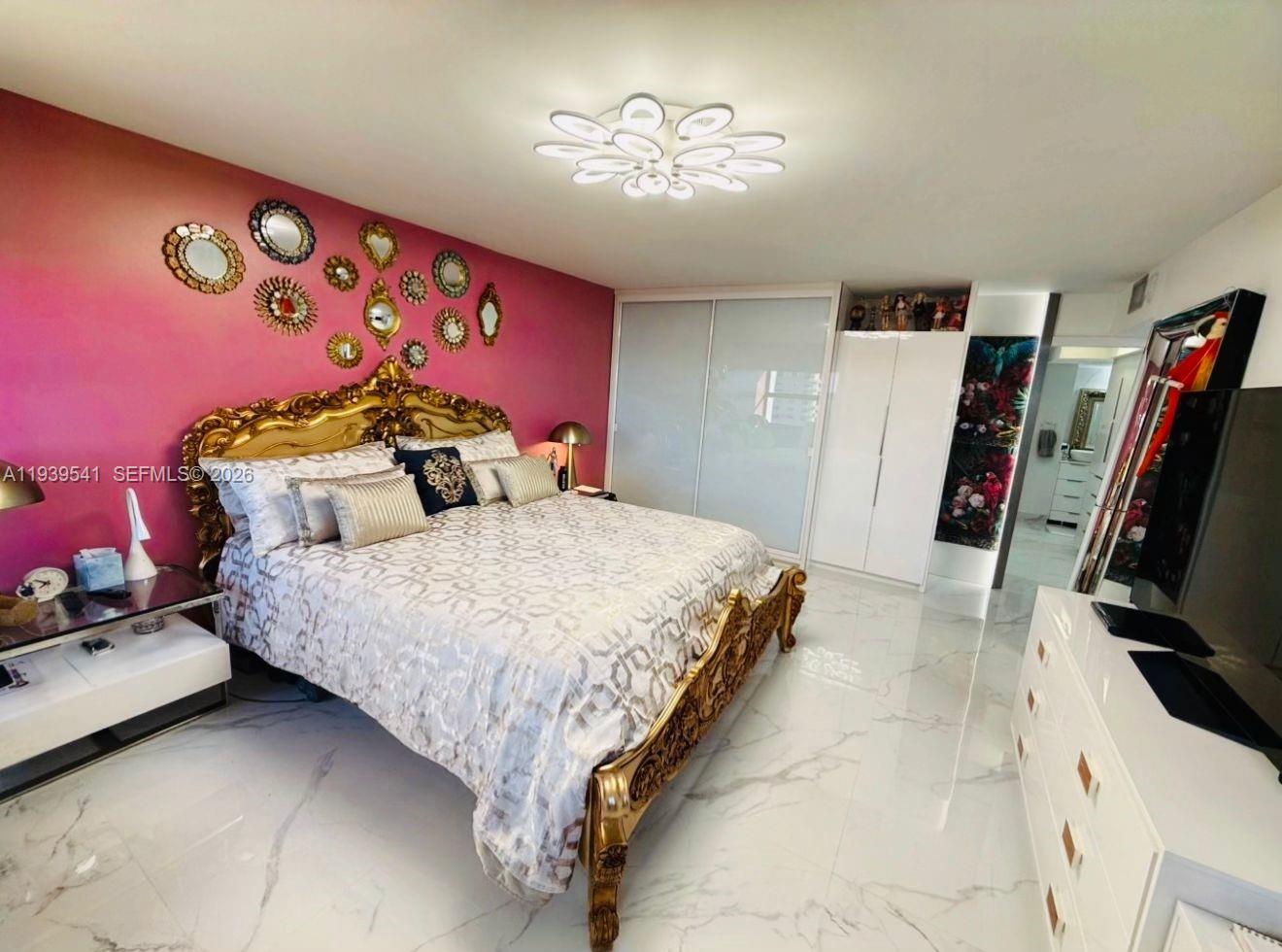 SUMMIT CONDO - Residential