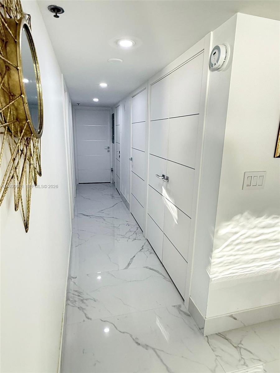 SUMMIT CONDO - Residential