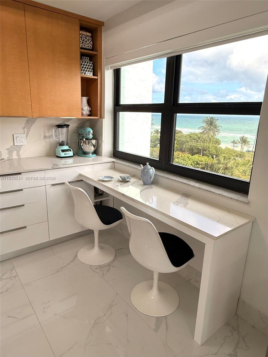 SUMMIT CONDO - Residential