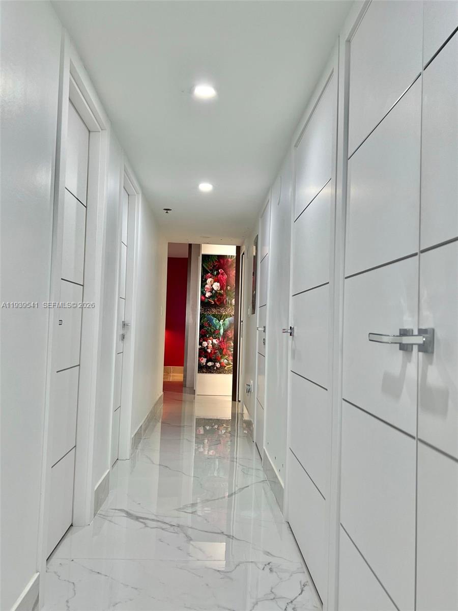 SUMMIT CONDO - Residential