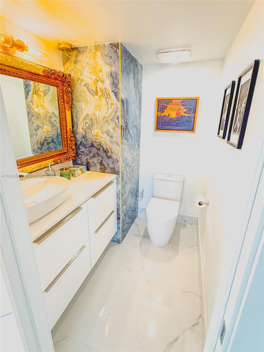 SUMMIT CONDO - Residential