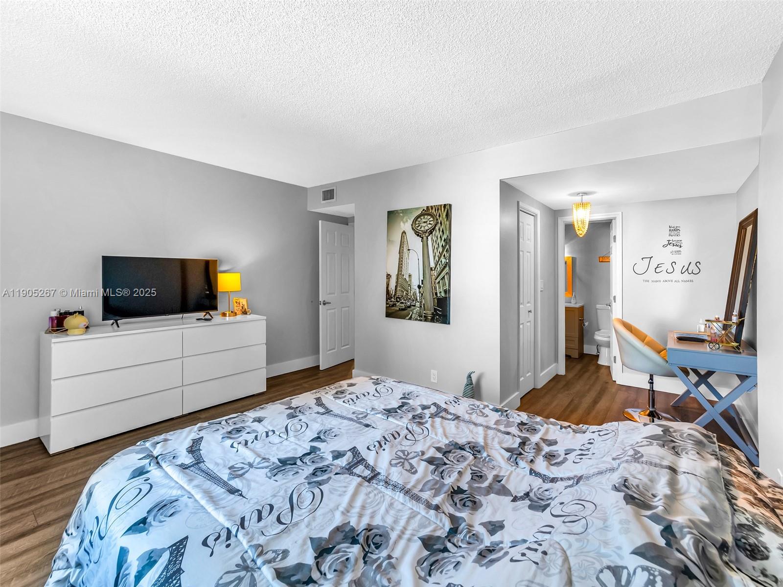 HILLCREST EAST NO 25 COND - Residential