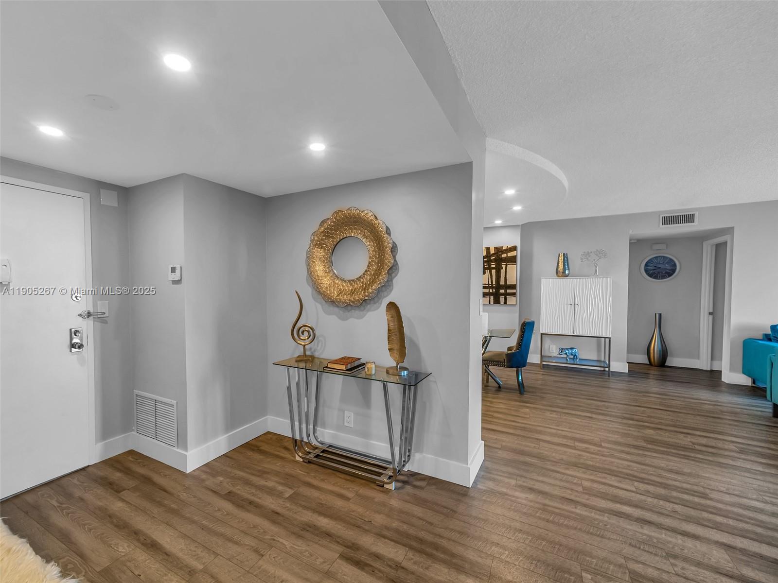 HILLCREST EAST NO 25 COND - Residential