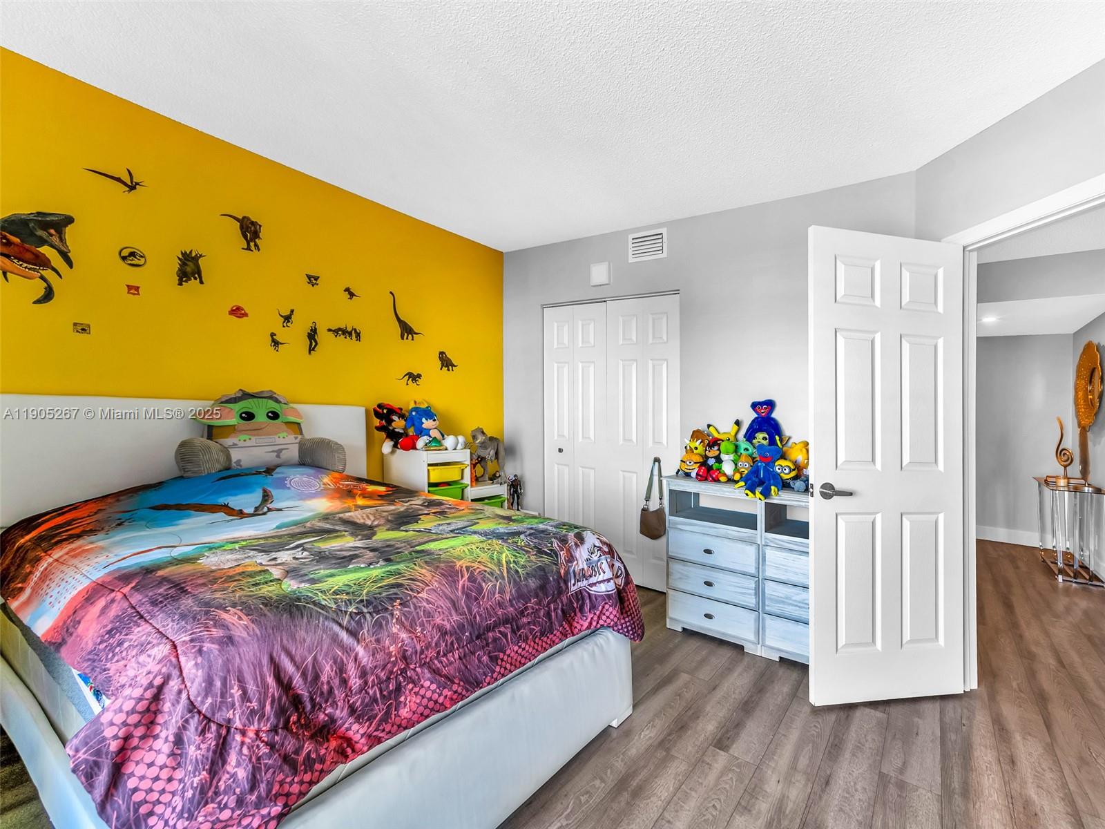 HILLCREST EAST NO 25 COND - Residential