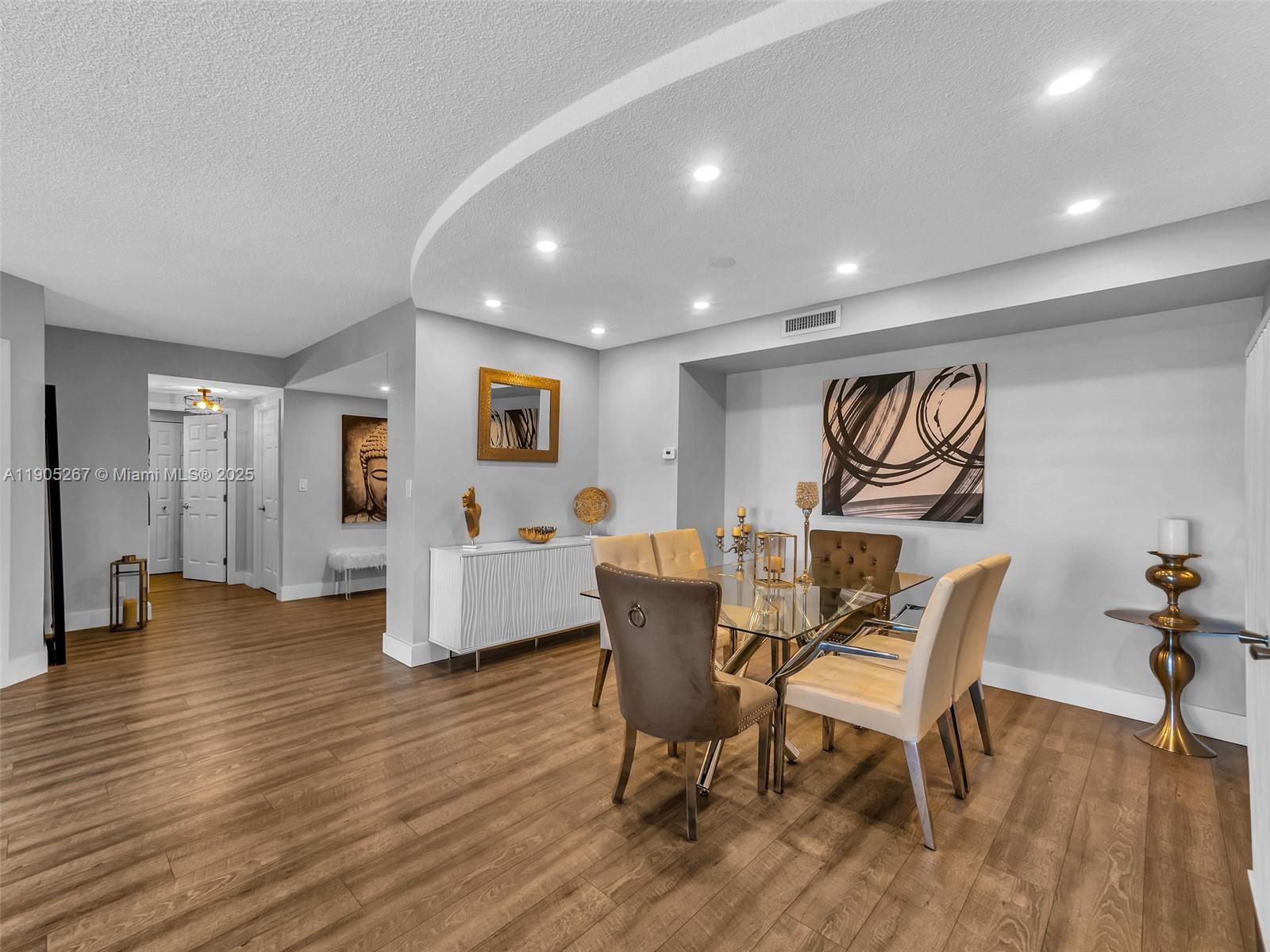 HILLCREST EAST NO 25 COND - Residential