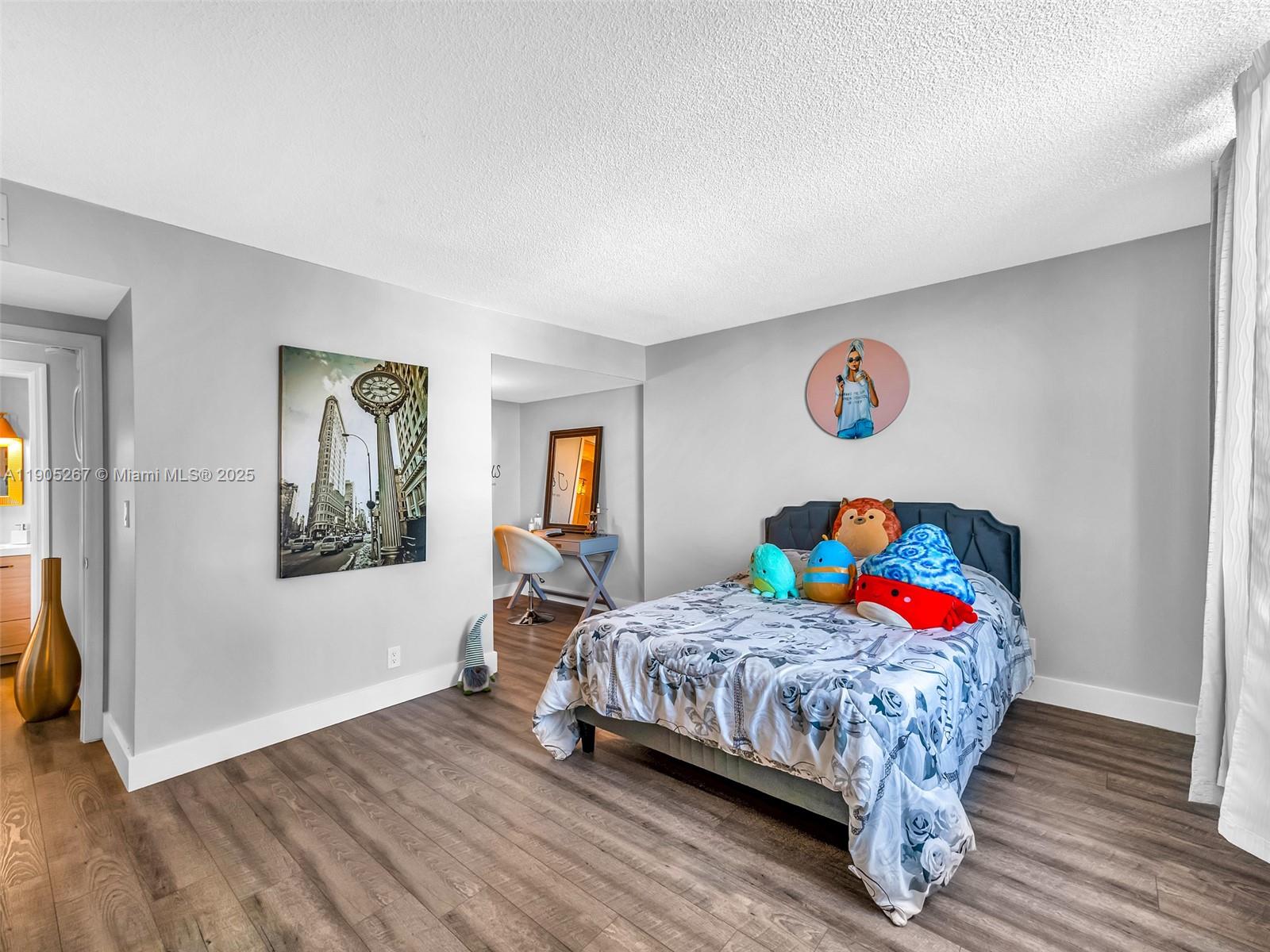 HILLCREST EAST NO 25 COND - Residential