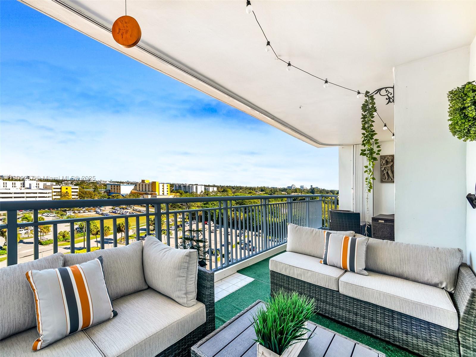 HILLCREST EAST NO 25 COND - Residential