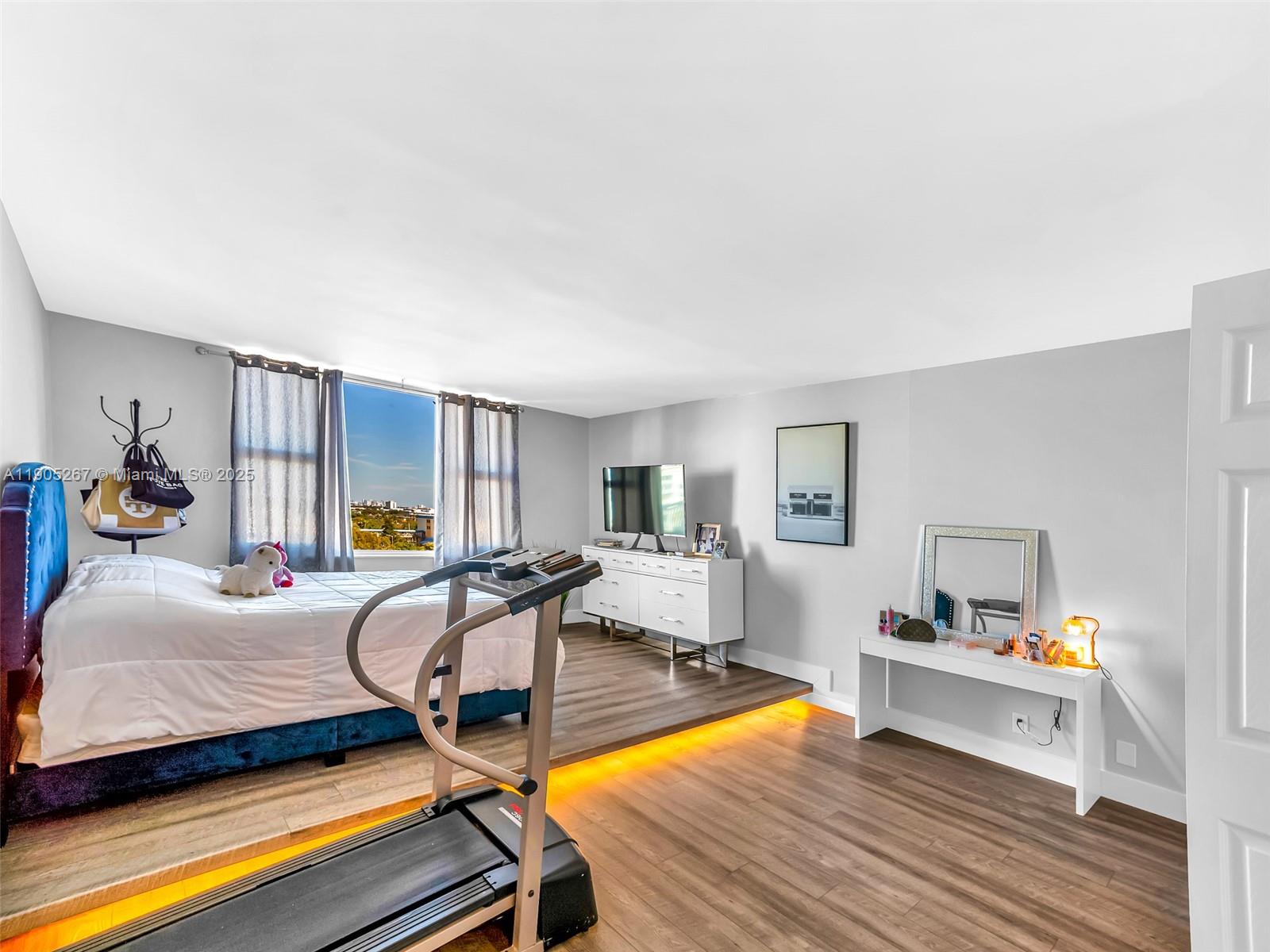 HILLCREST EAST NO 25 COND - Residential