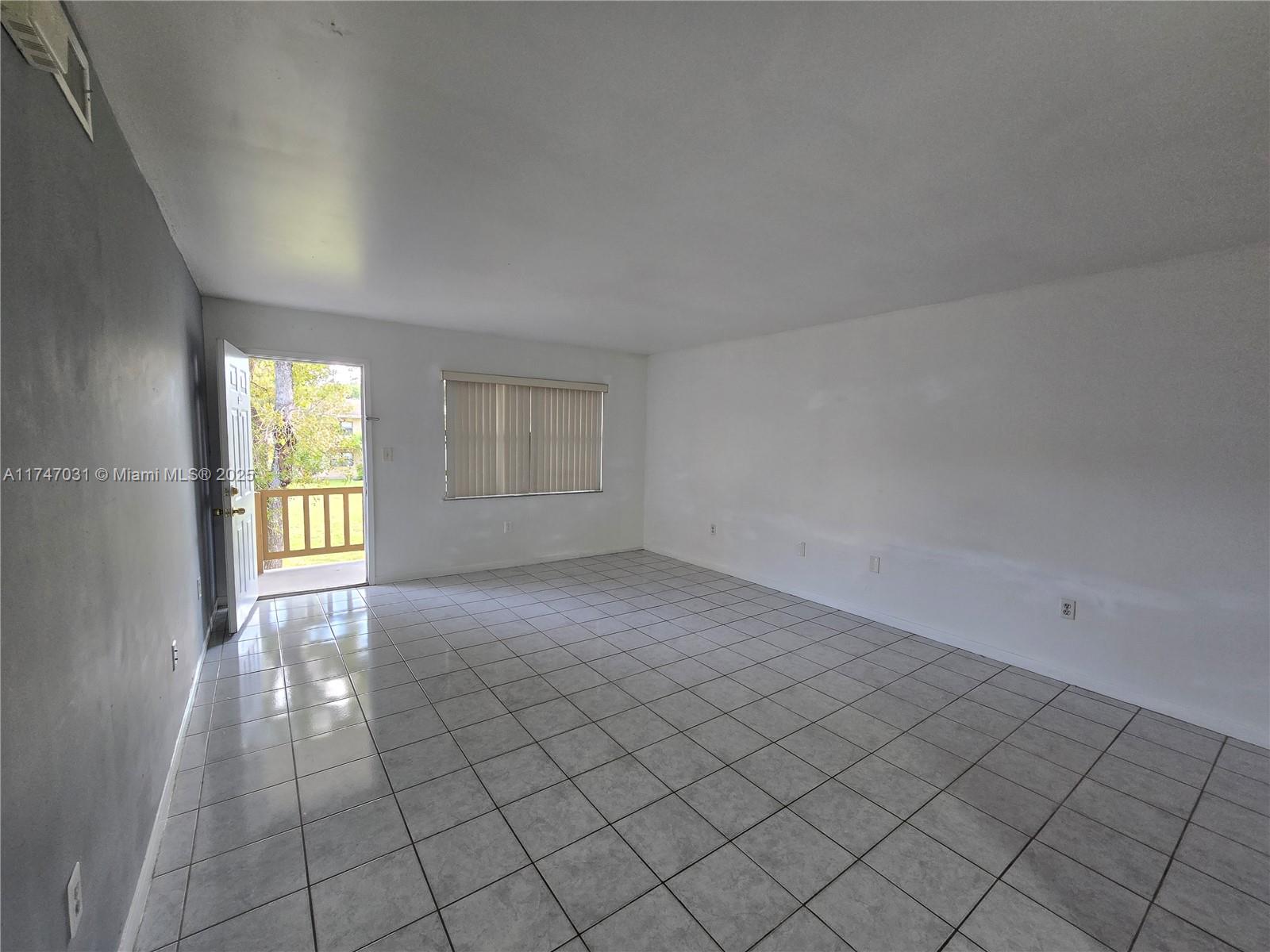 10370 Sw 220th St 208, Cutler Bay, Miami-Dade County, Florida - 2 Bedrooms  
2 Bathrooms - 