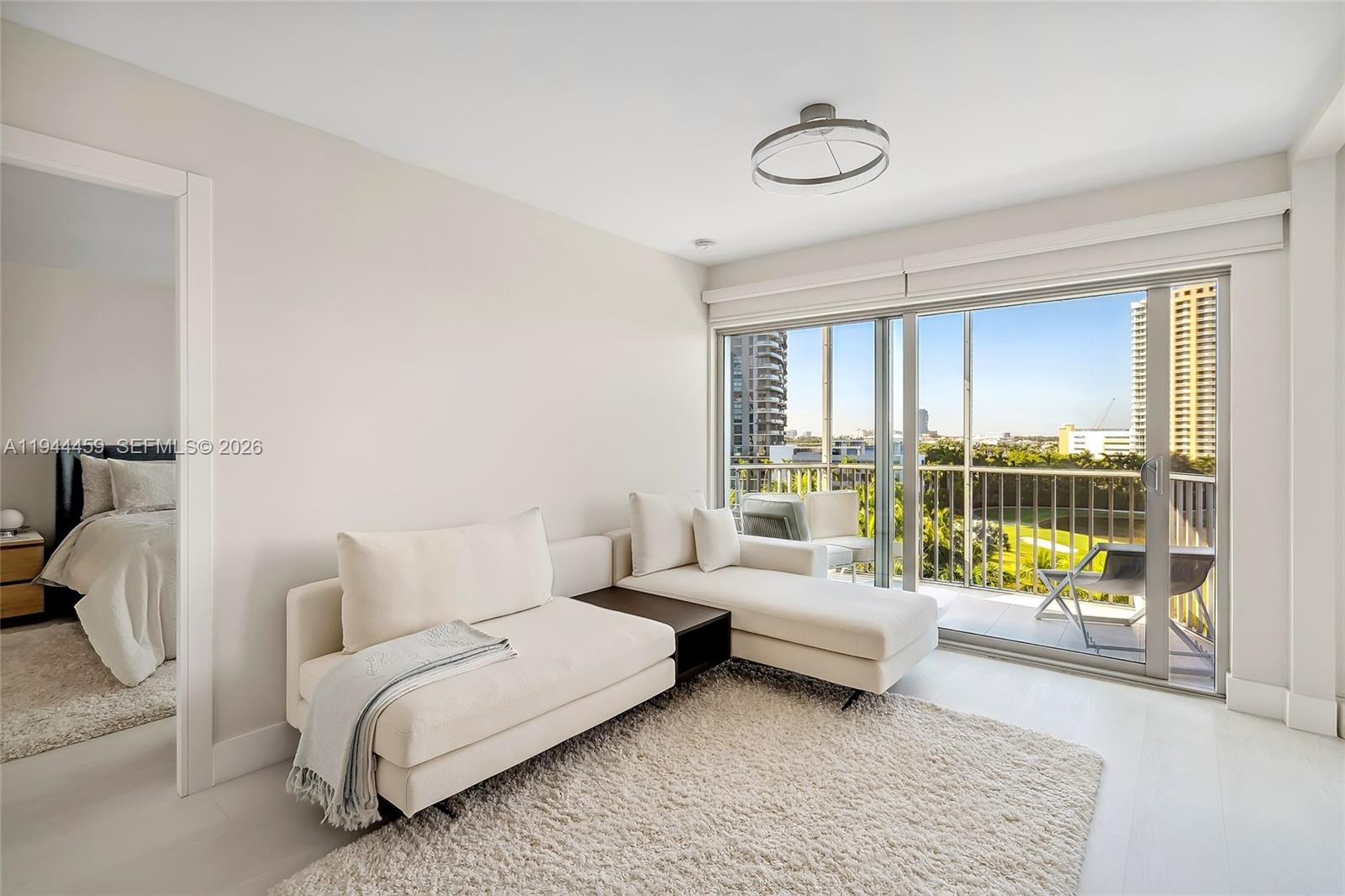 300 Diplomat Pkwy 811