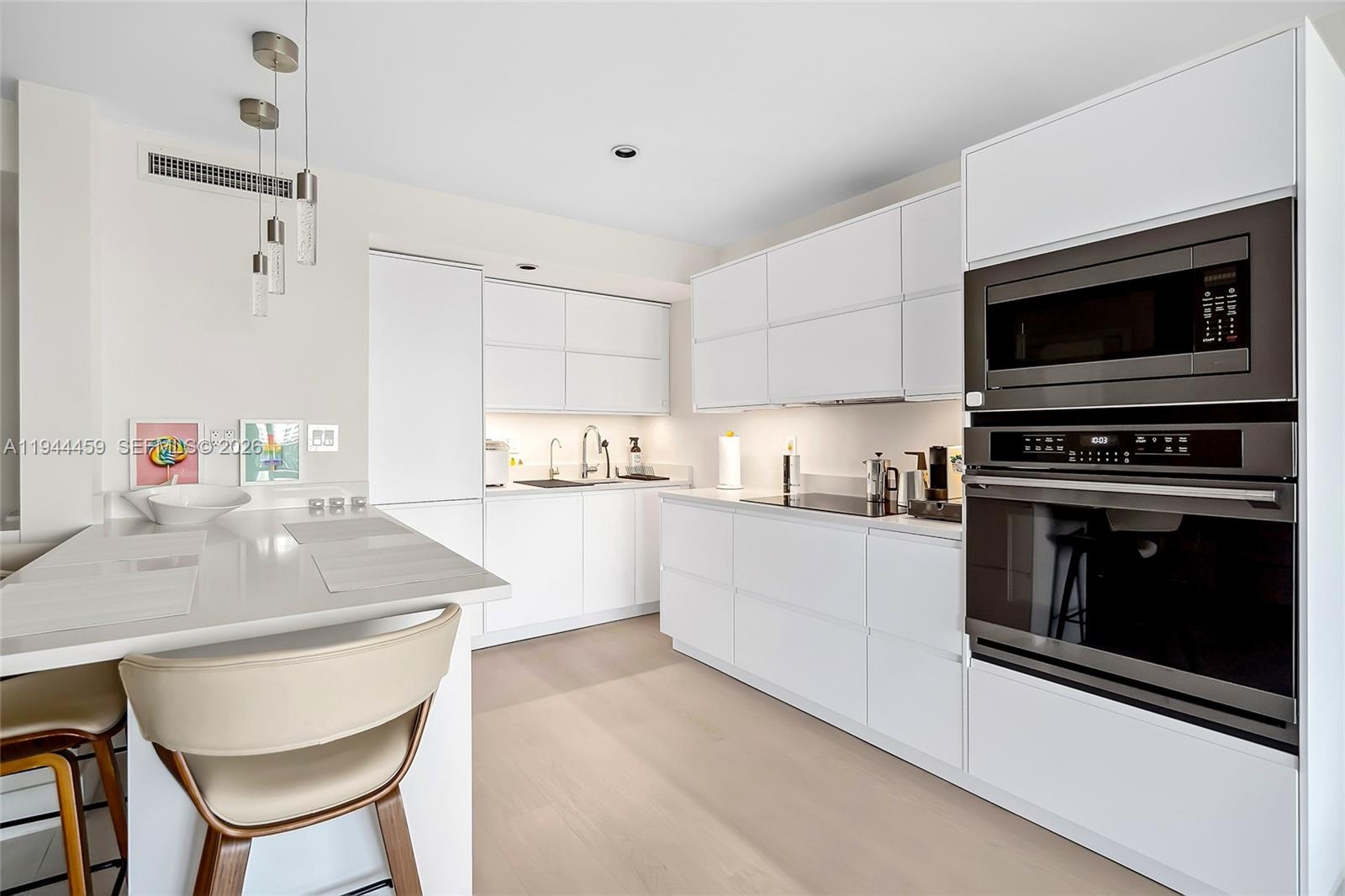 300 Diplomat Pkwy 811