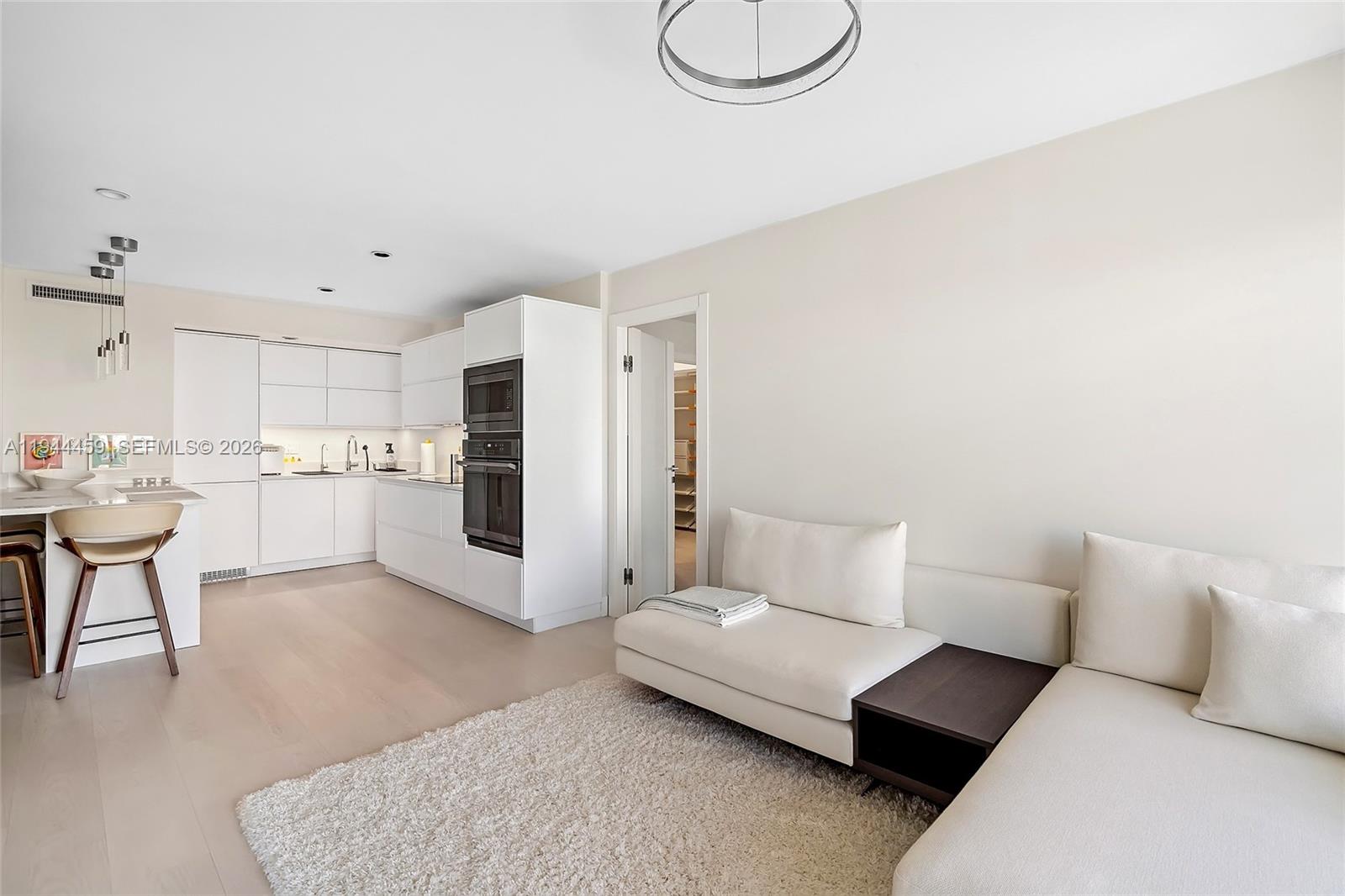 300 Diplomat Pkwy 811