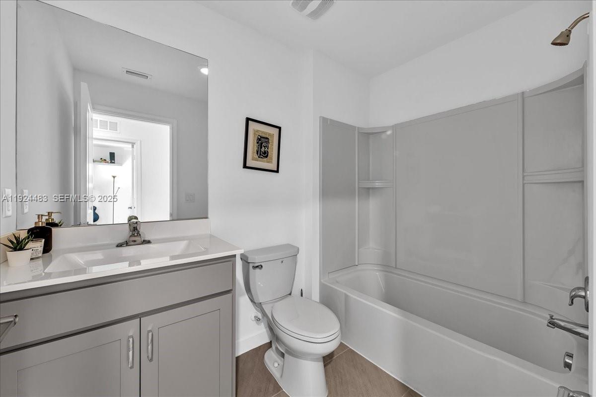 MEDITERRANEA - Residential Lease