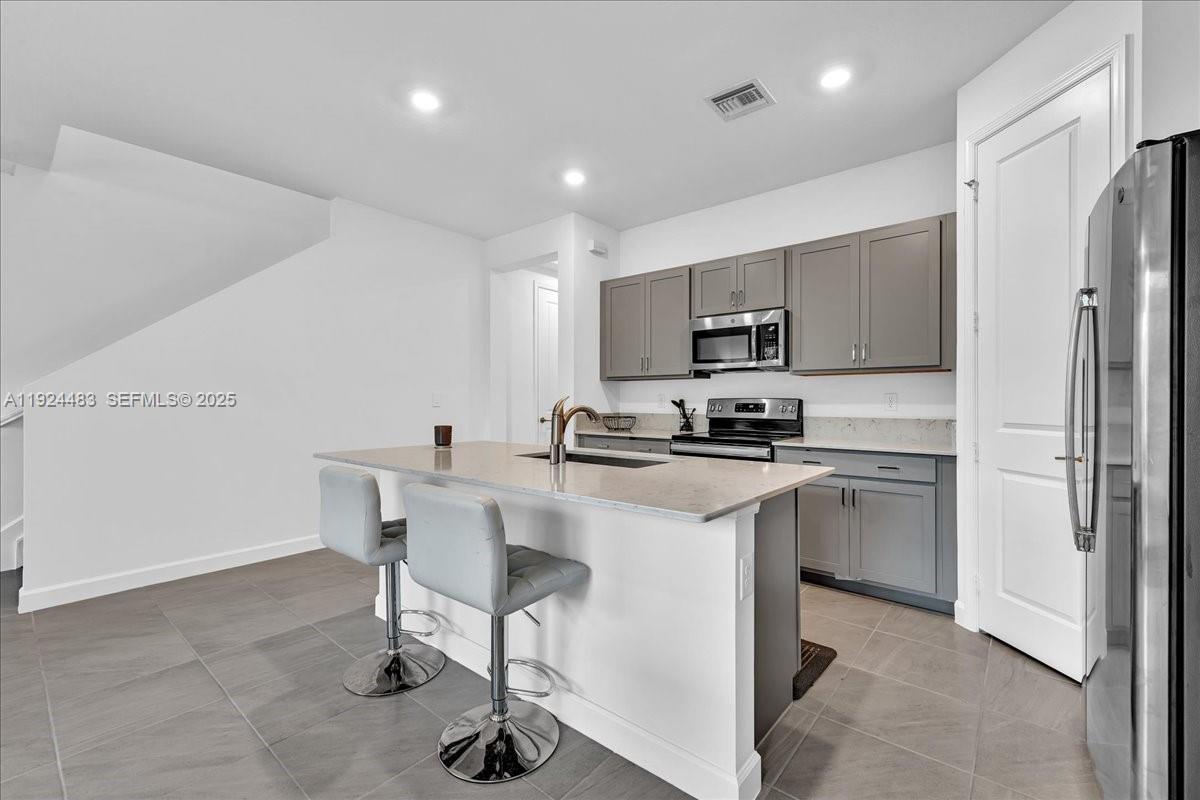 MEDITERRANEA - Residential Lease