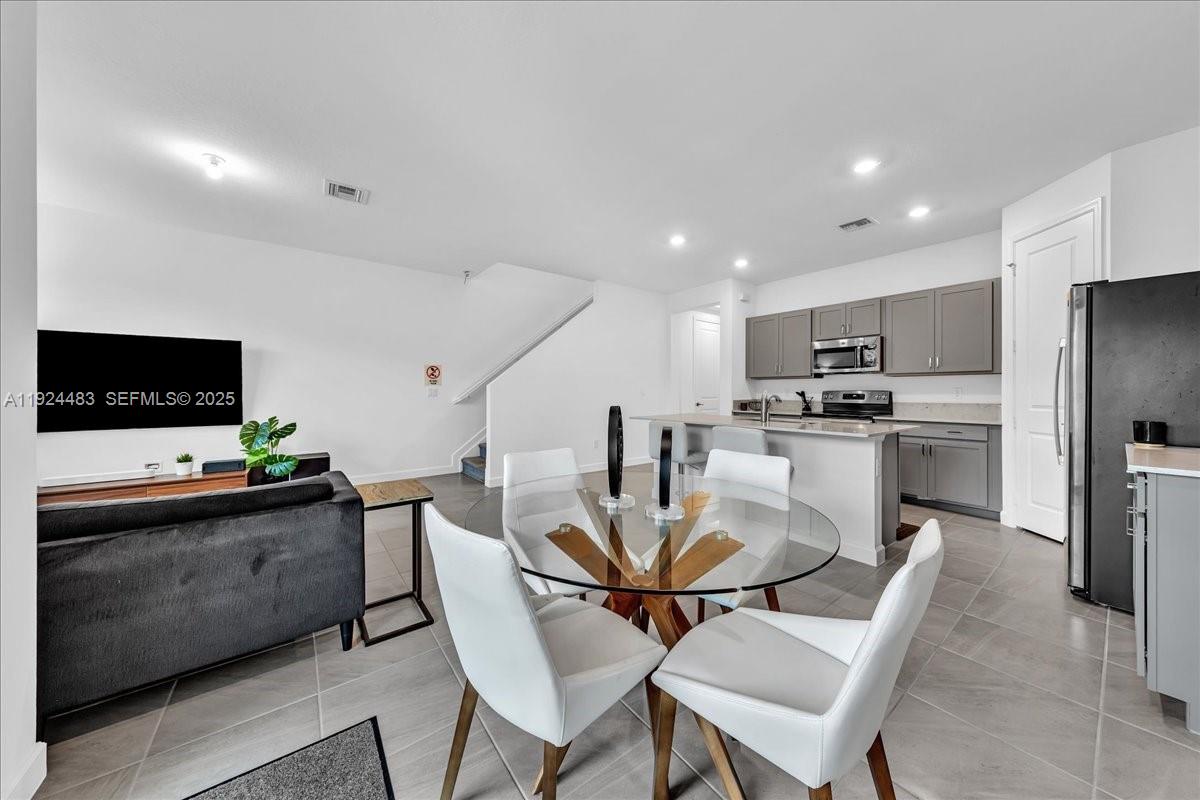 MEDITERRANEA - Residential Lease