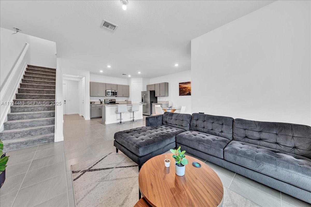 MEDITERRANEA - Residential Lease