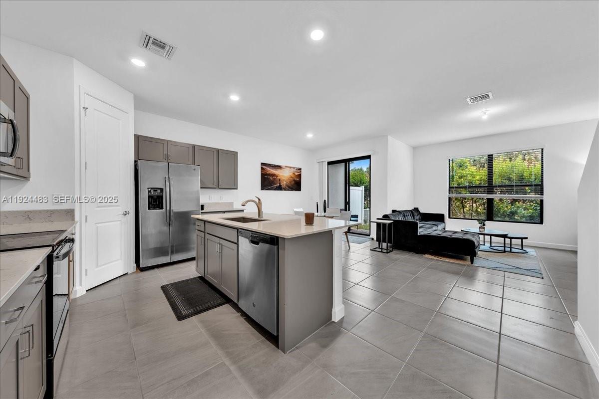 MEDITERRANEA - Residential Lease