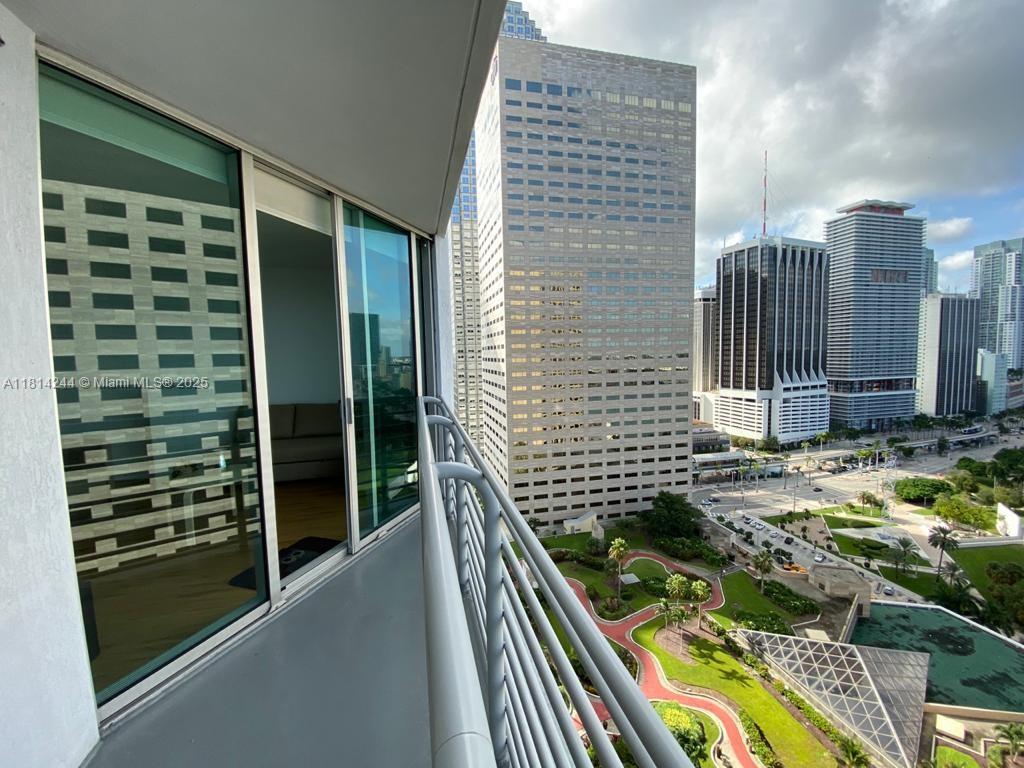 Rental Property at 335 S Biscayne Blvd 2404, Miami, Broward County, Florida - Bedrooms: 1 
Bathrooms: 1  - $3,200 MO.
