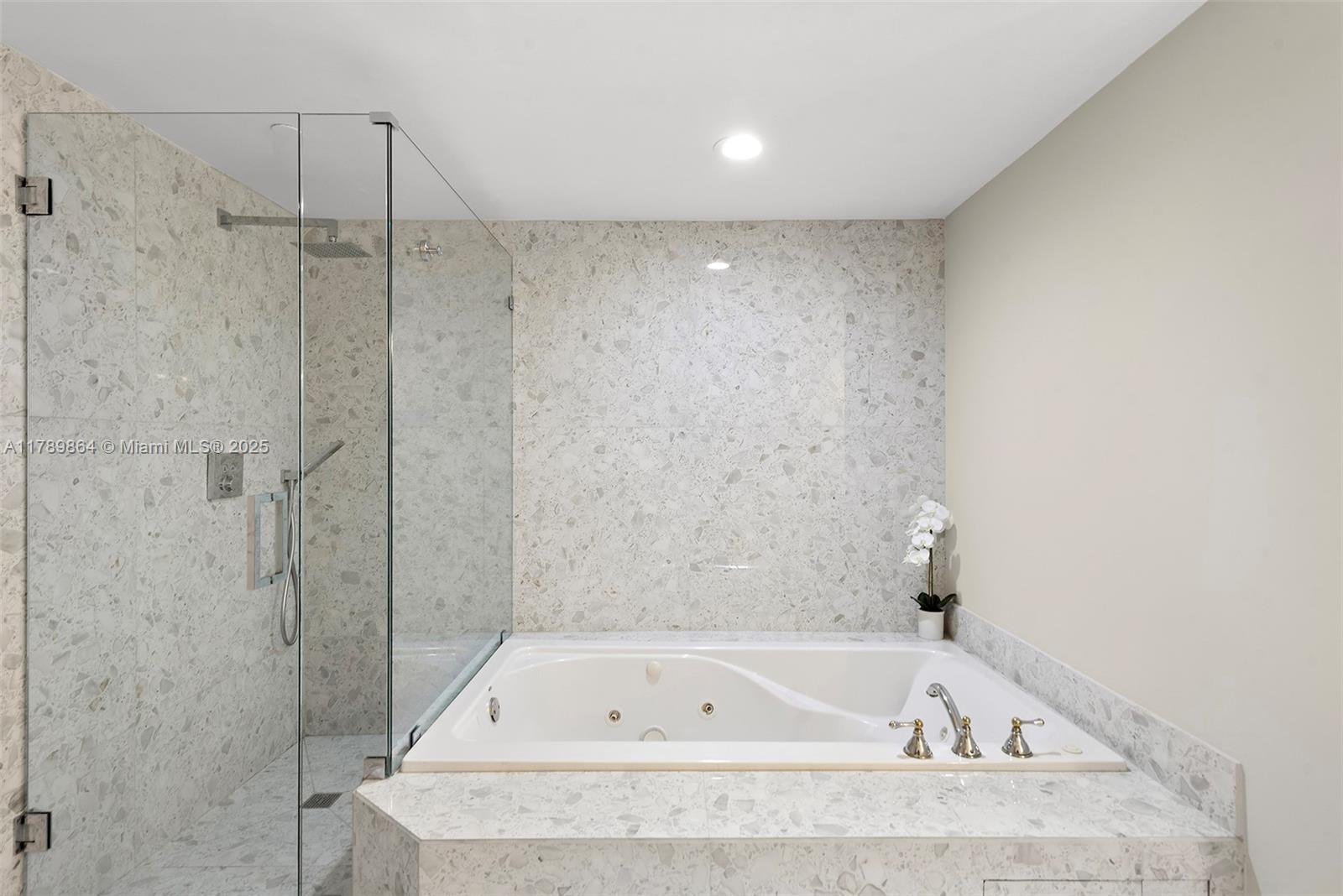 SOLIMAR CONDO - Residential