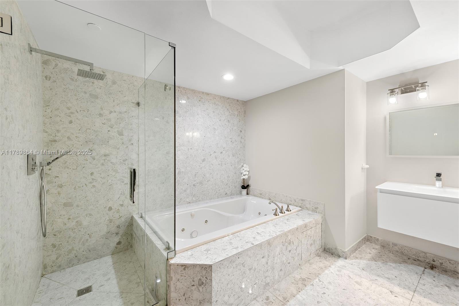 SOLIMAR CONDO - Residential