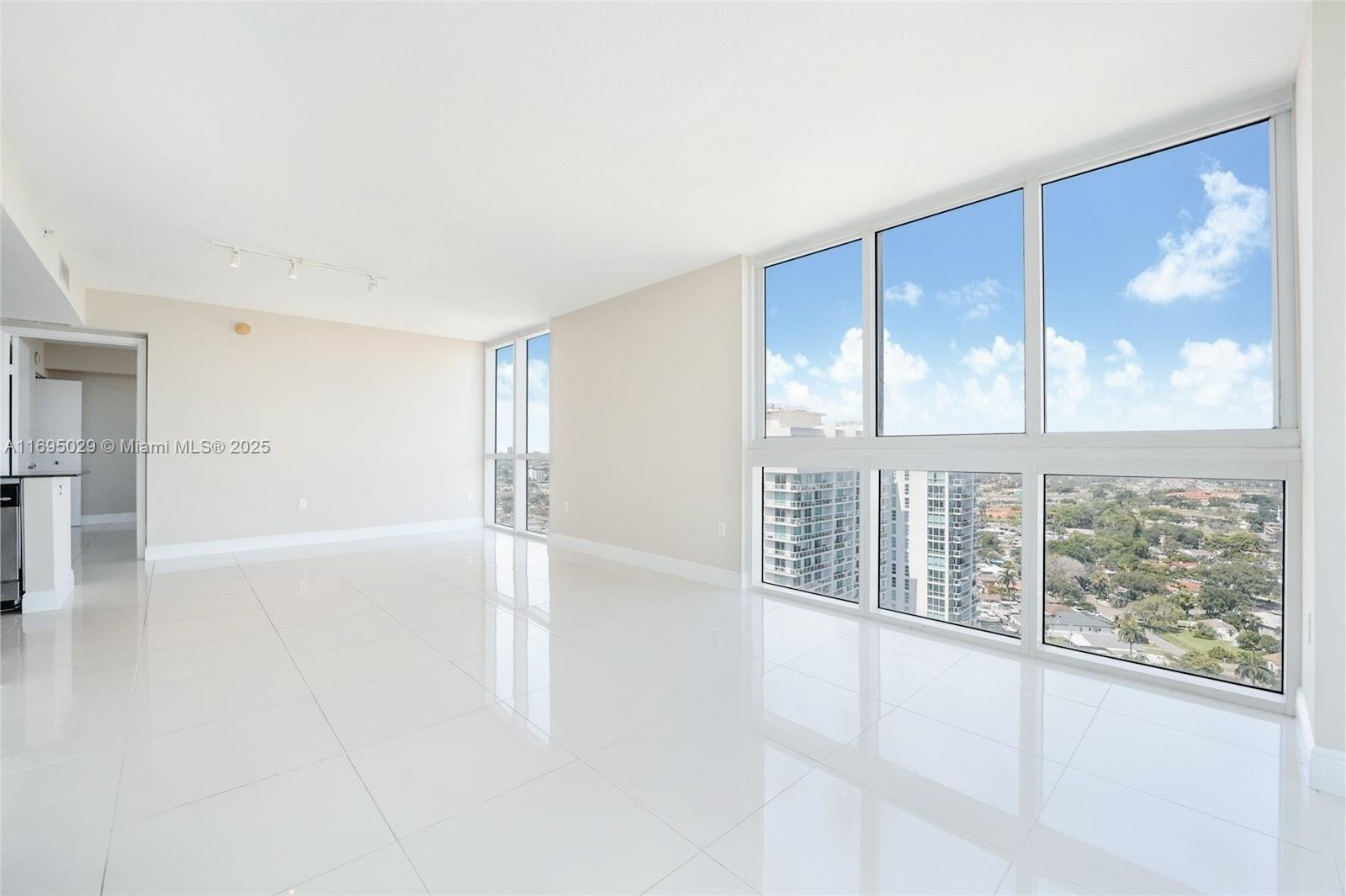 TERRAZAS RIVERPARK VILLAG - Residential
