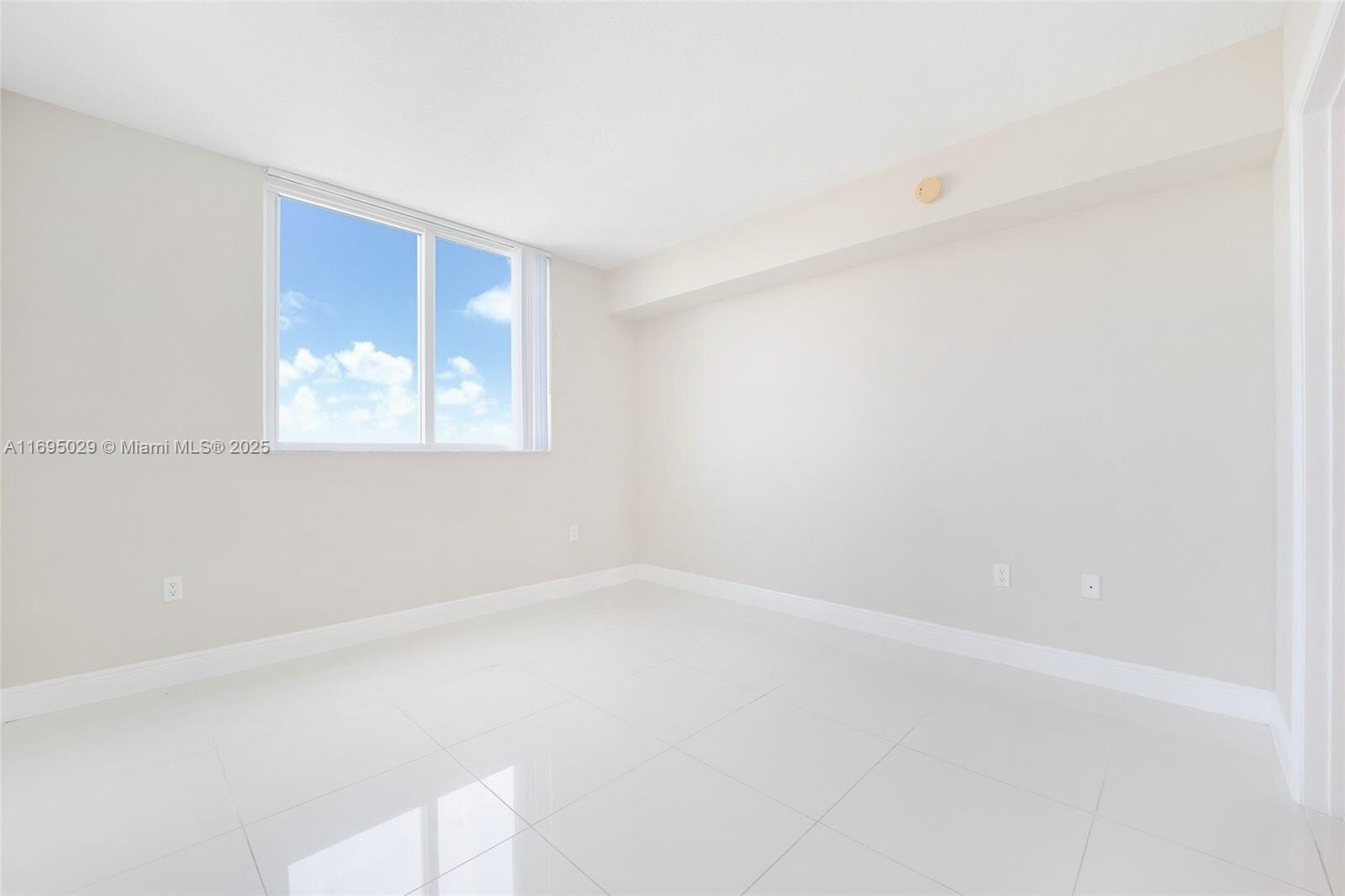 TERRAZAS RIVERPARK VILLAG - Residential