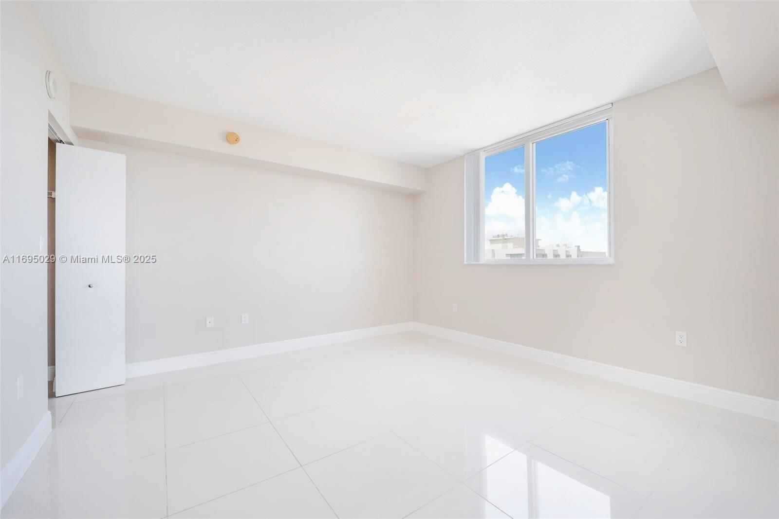 TERRAZAS RIVERPARK VILLAG - Residential