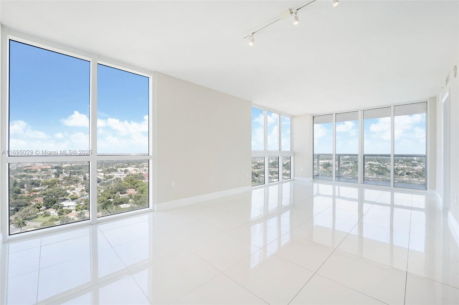 TERRAZAS RIVERPARK VILLAG - Residential
