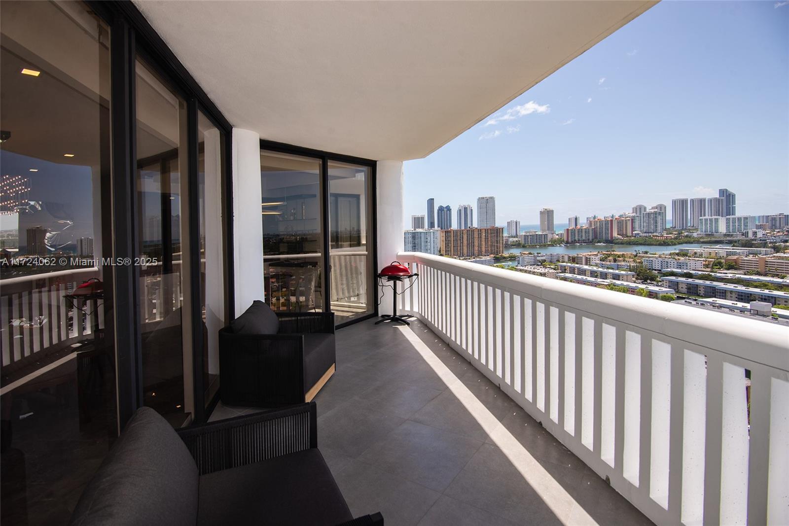 2000 Island Blvd 2507