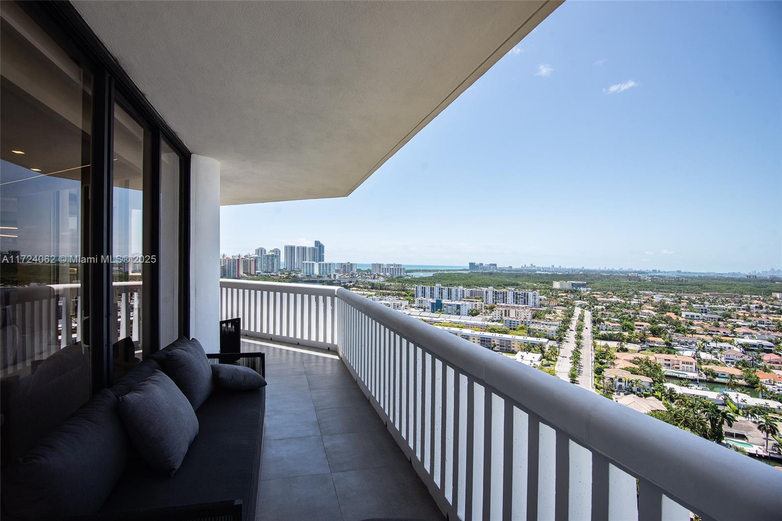 2000 Island Blvd 2507