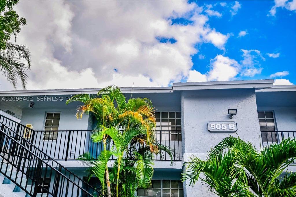 Photo of 905 Southridge Rd #101B, Delray Beach, FL 33444 (MLS # A12096402)