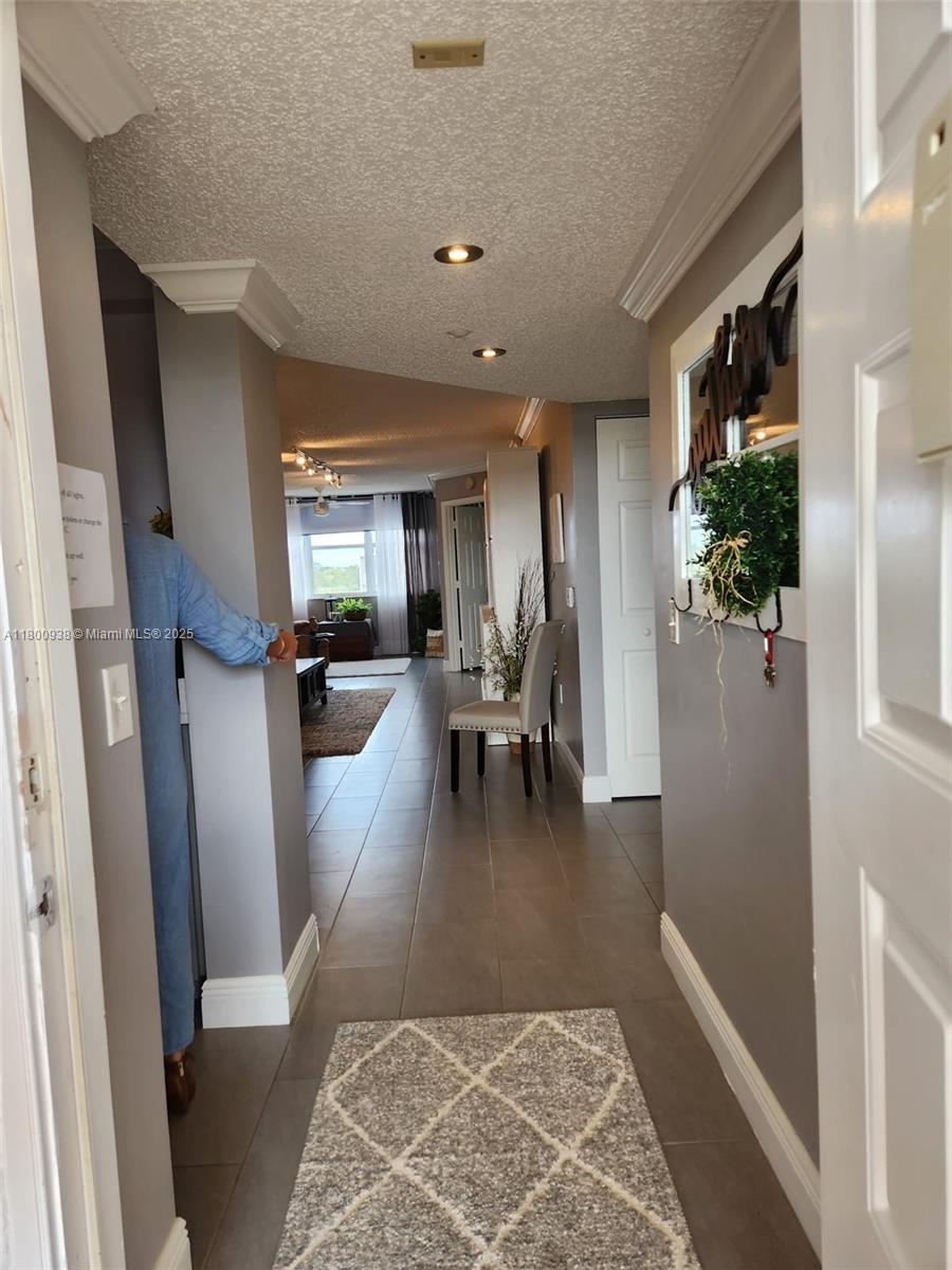 2455 N Nob Hill Rd 404