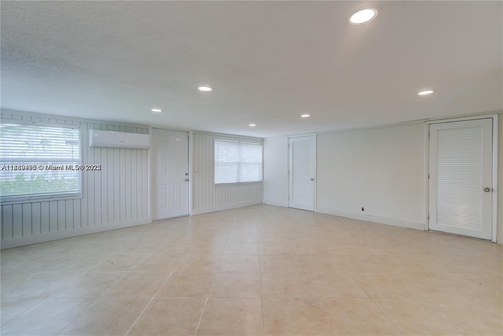 HOLLYWOOD HILLS - Residential Lease