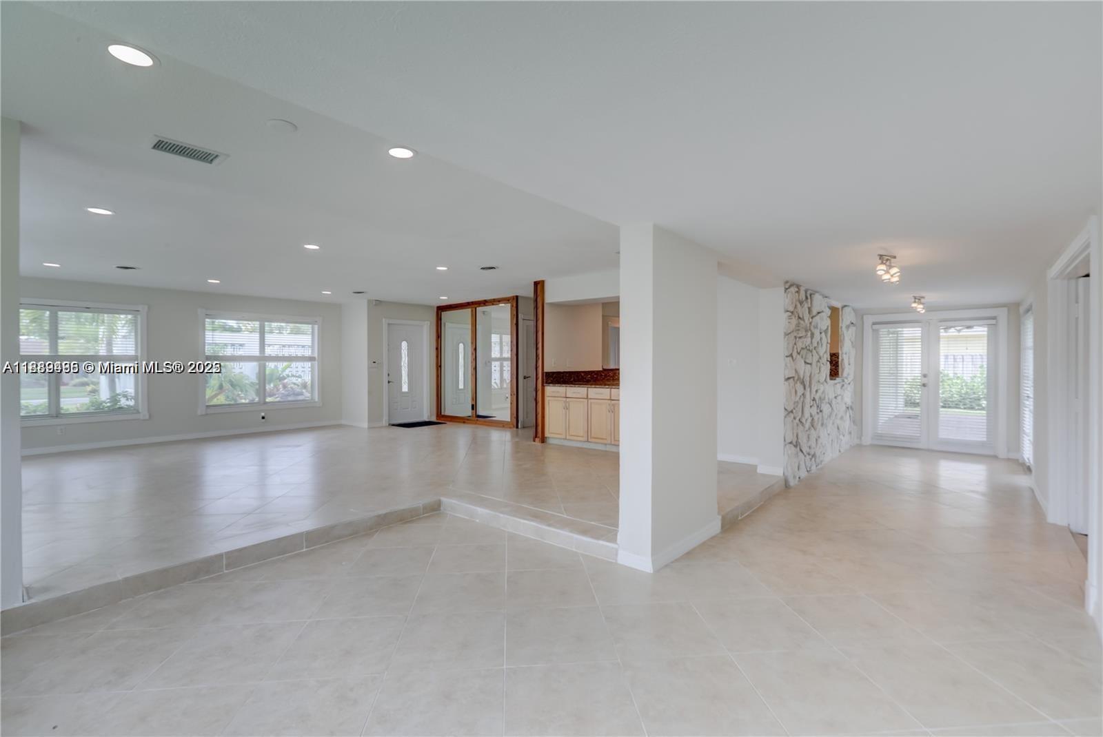 HOLLYWOOD HILLS - Residential Lease