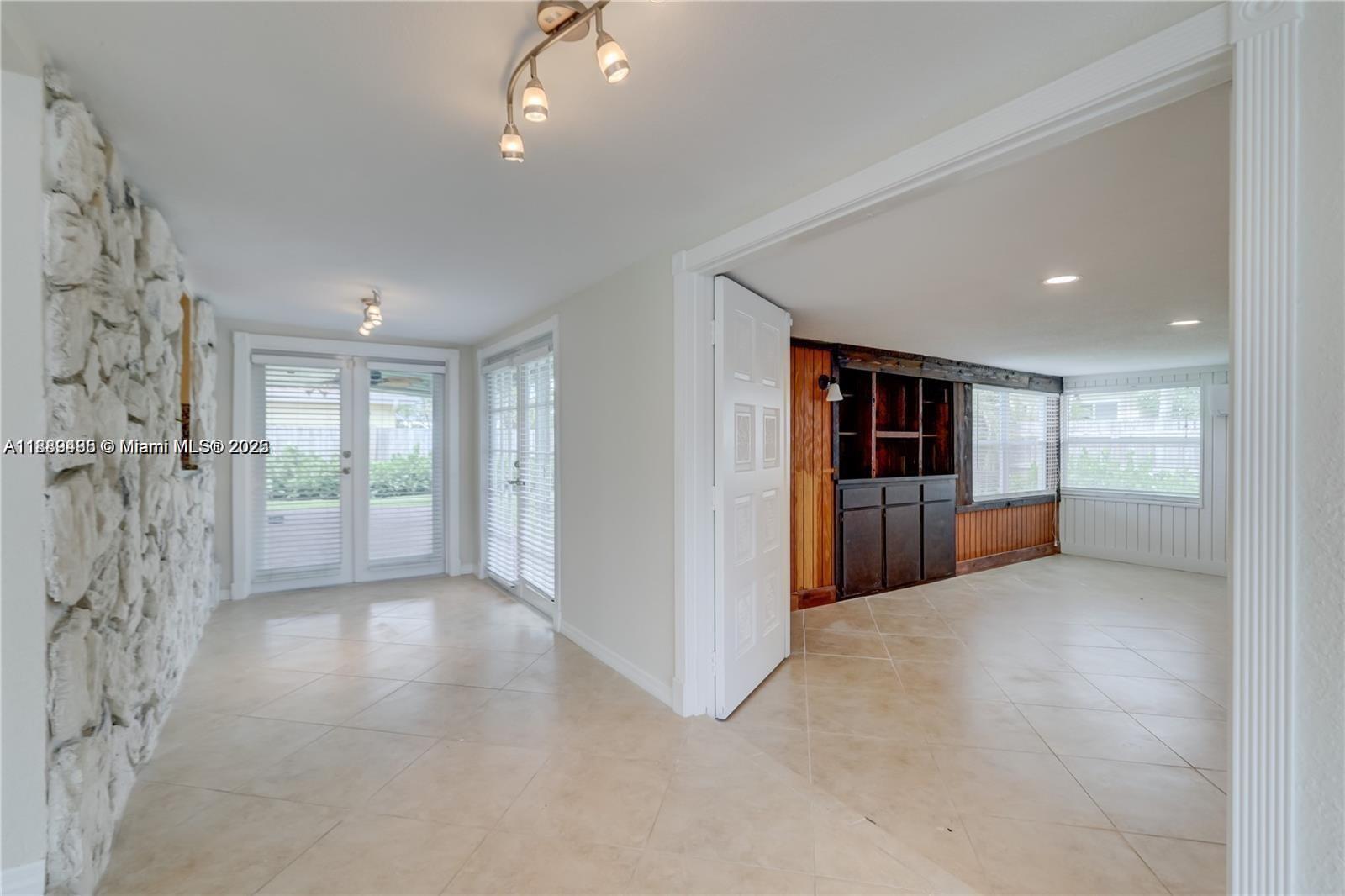 HOLLYWOOD HILLS - Residential Lease