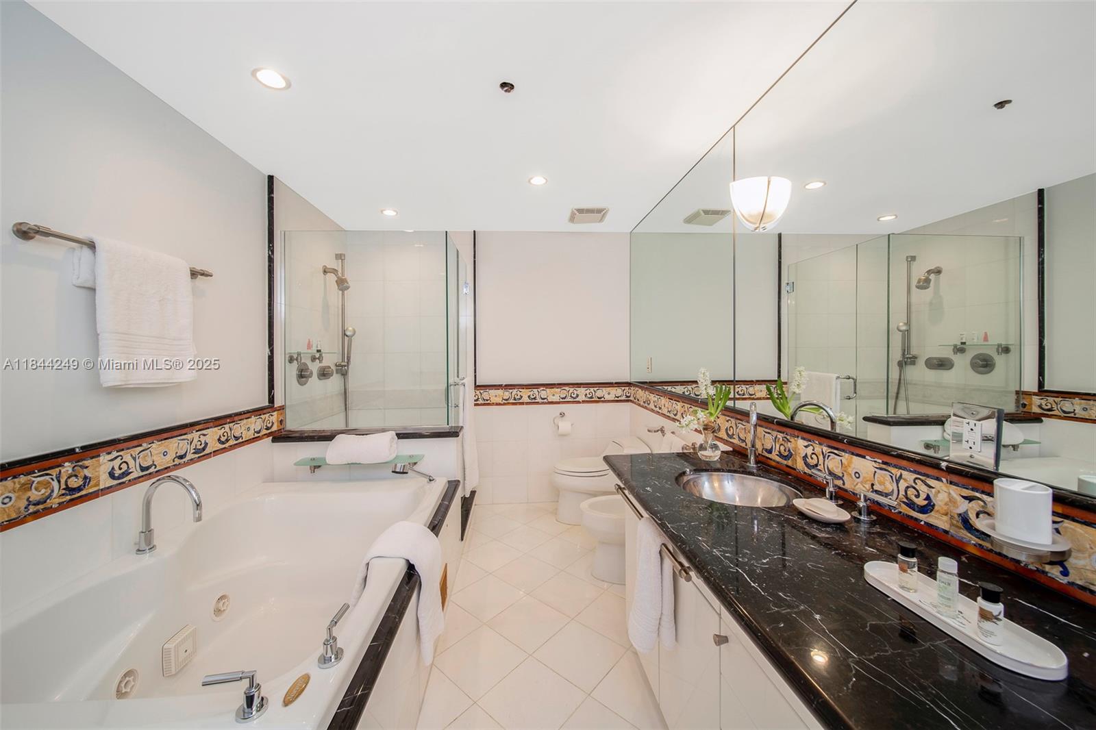 THE BENTLEY BAY CONDO - Residential Lease