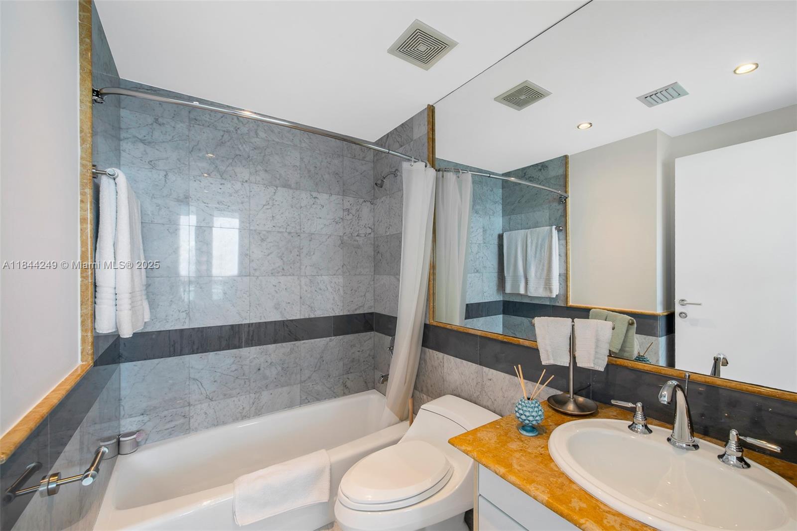 THE BENTLEY BAY CONDO - Residential Lease