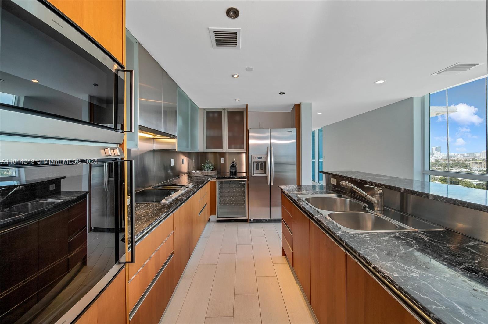 THE BENTLEY BAY CONDO - Residential Lease